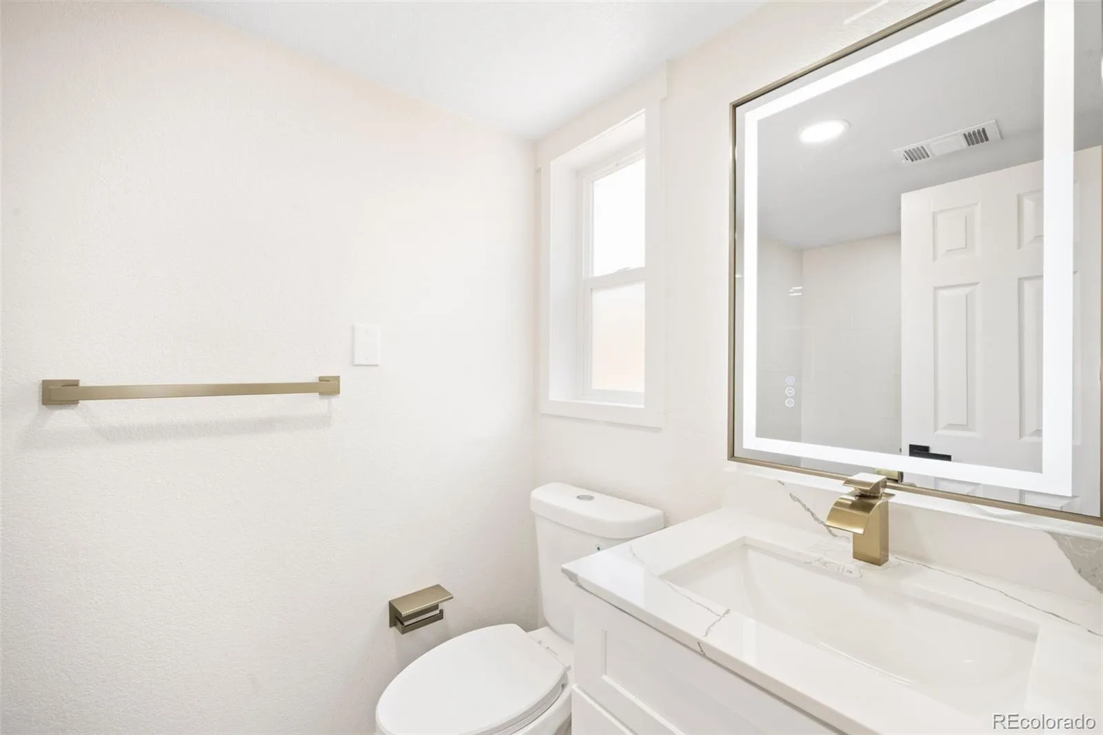 769 Troy Court Aurora CO 80011 MLS #REC4885205 07122026052655 1600 17