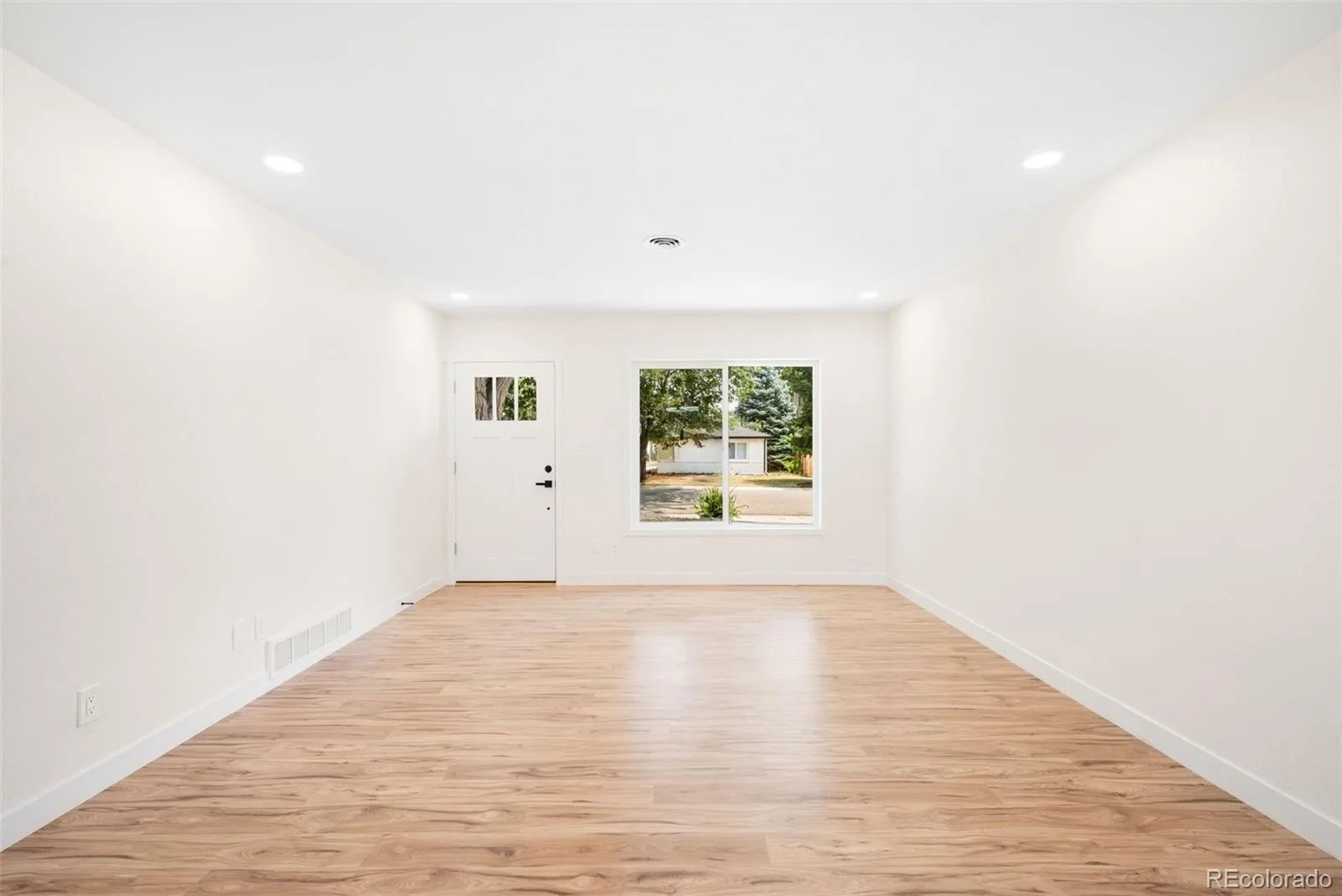 769 Troy Court Aurora CO 80011 MLS #REC4885205 07122026052655 1600 4