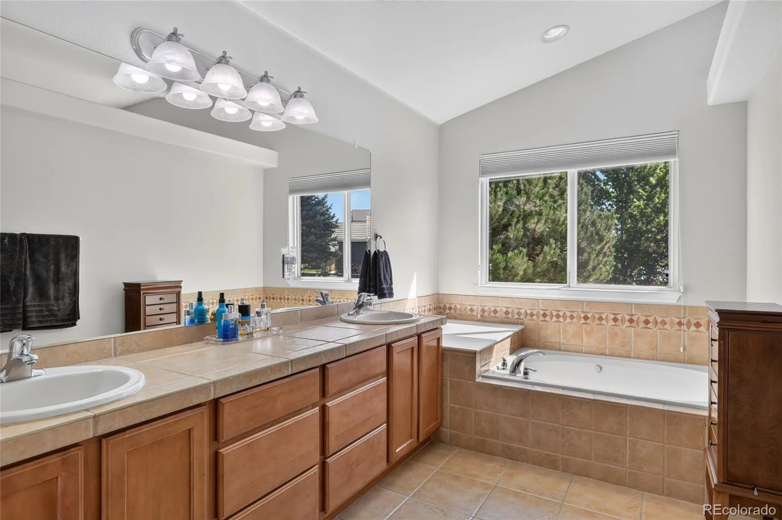 4822 S Upham Court Littleton CO 80123 | MLS #REC4886499 08282026163614 1600 11