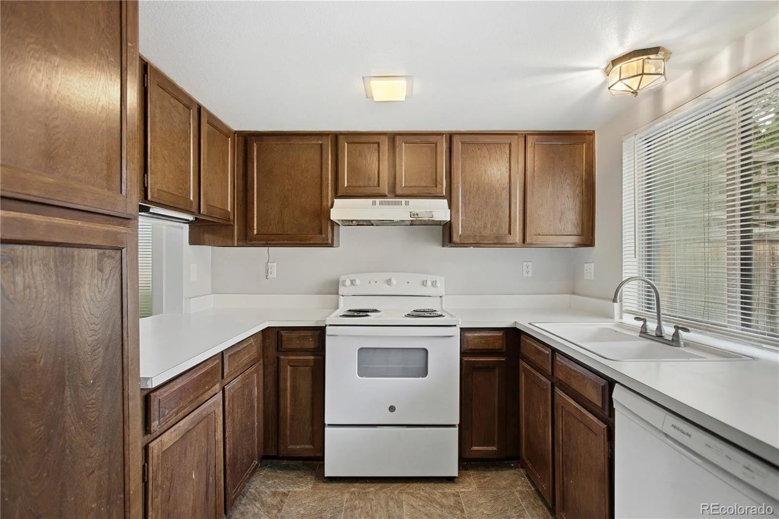3695 S Kittredge Street #E Aurora CO 80013 | MLS #REC4888323 07152026075751 1600 6