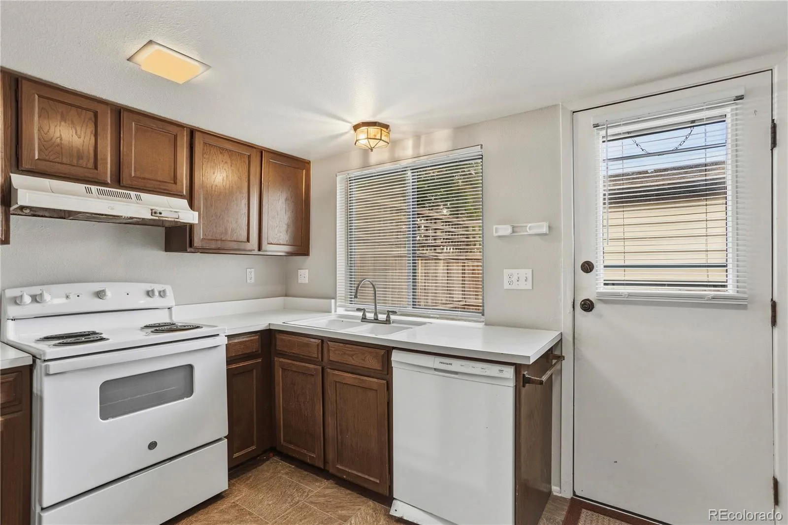 3695 S Kittredge Street #E Aurora CO 80013 | MLS #REC4888323 07152026075751 1600 7