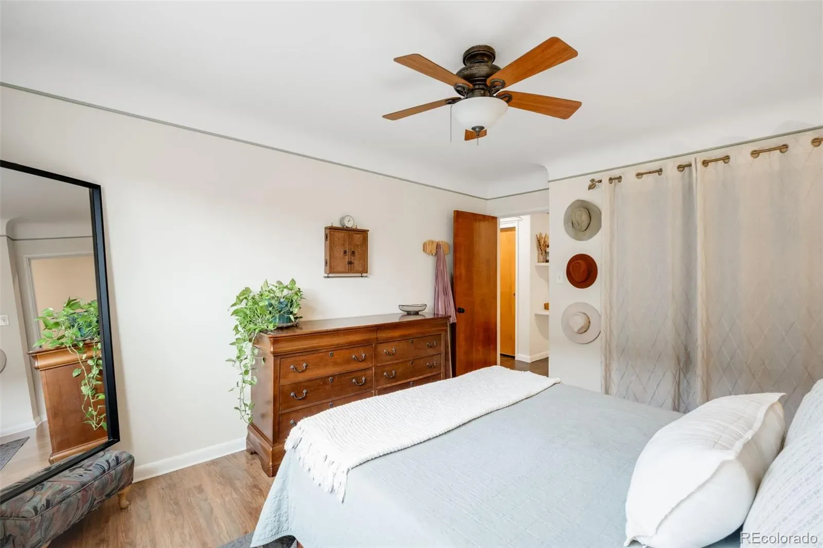 03272026000930 1600 21