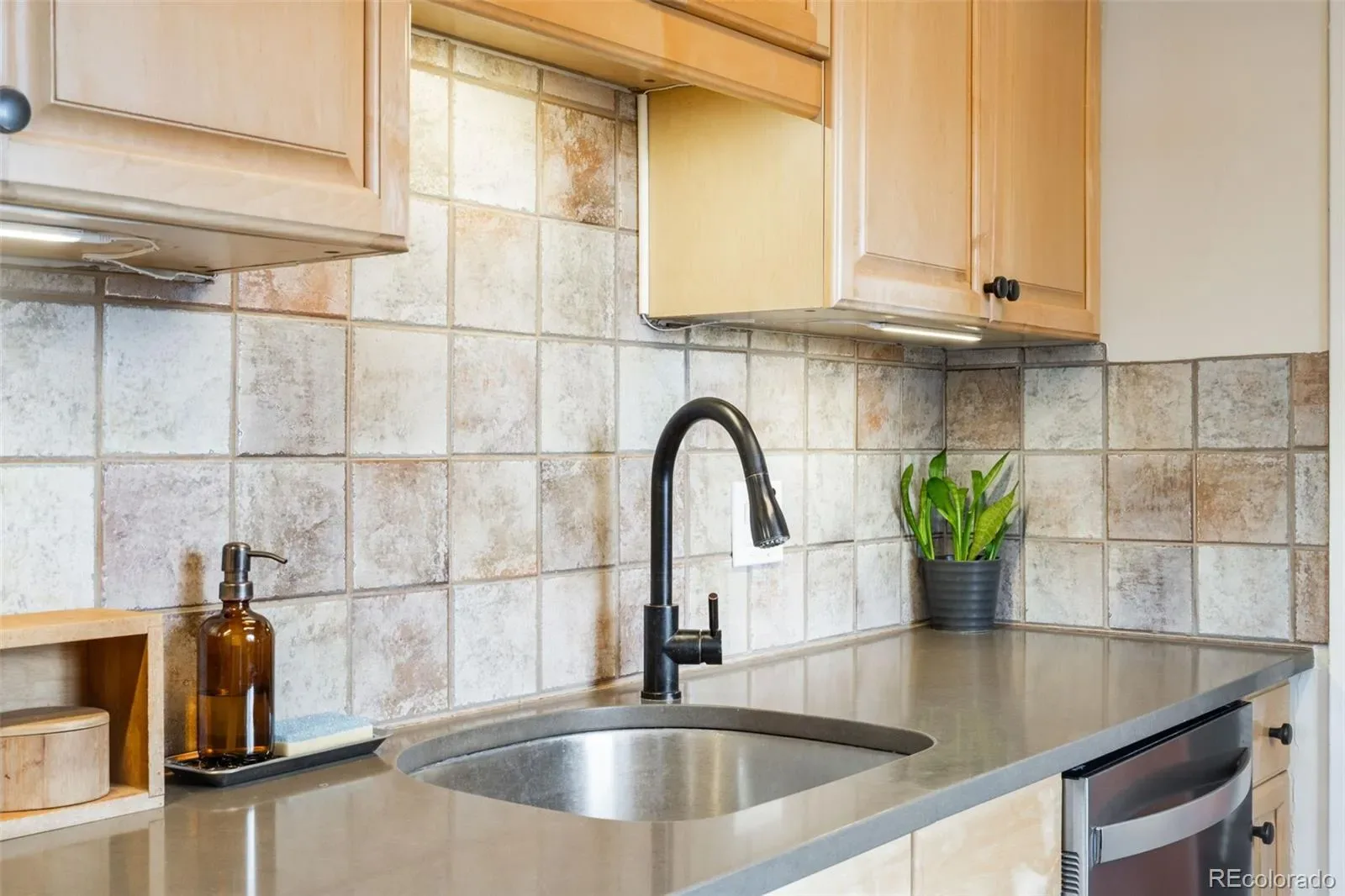 03272026000930 1600 28