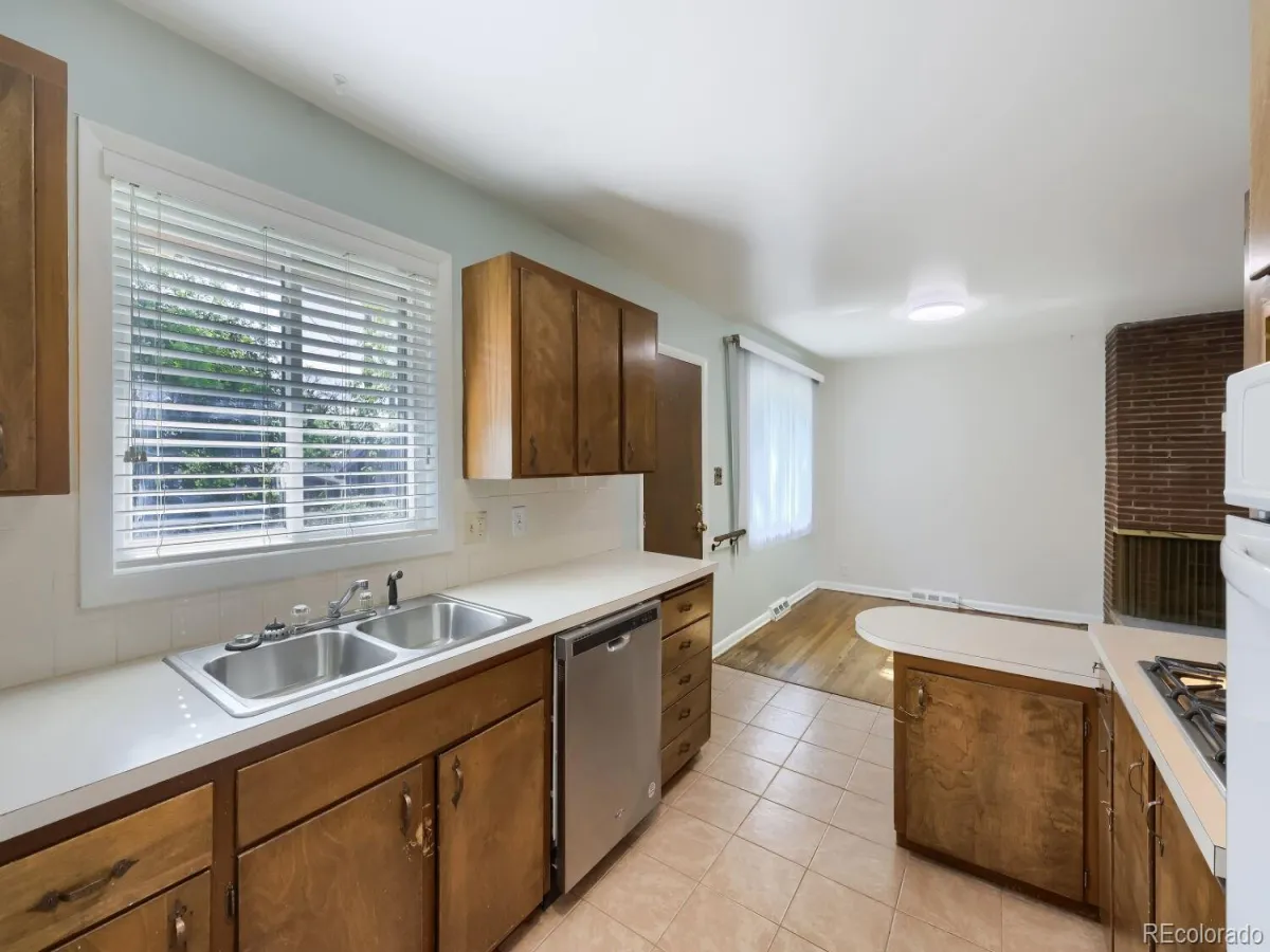 4736 S Perry Street Littleton CO 80123 MLS #REC4890916 05132026205748 1200 9