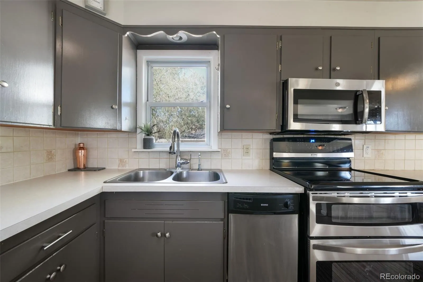 6303 S Prescott Street Littleton CO 80120 MLS #REC4901794 04232026222507 1600 15
