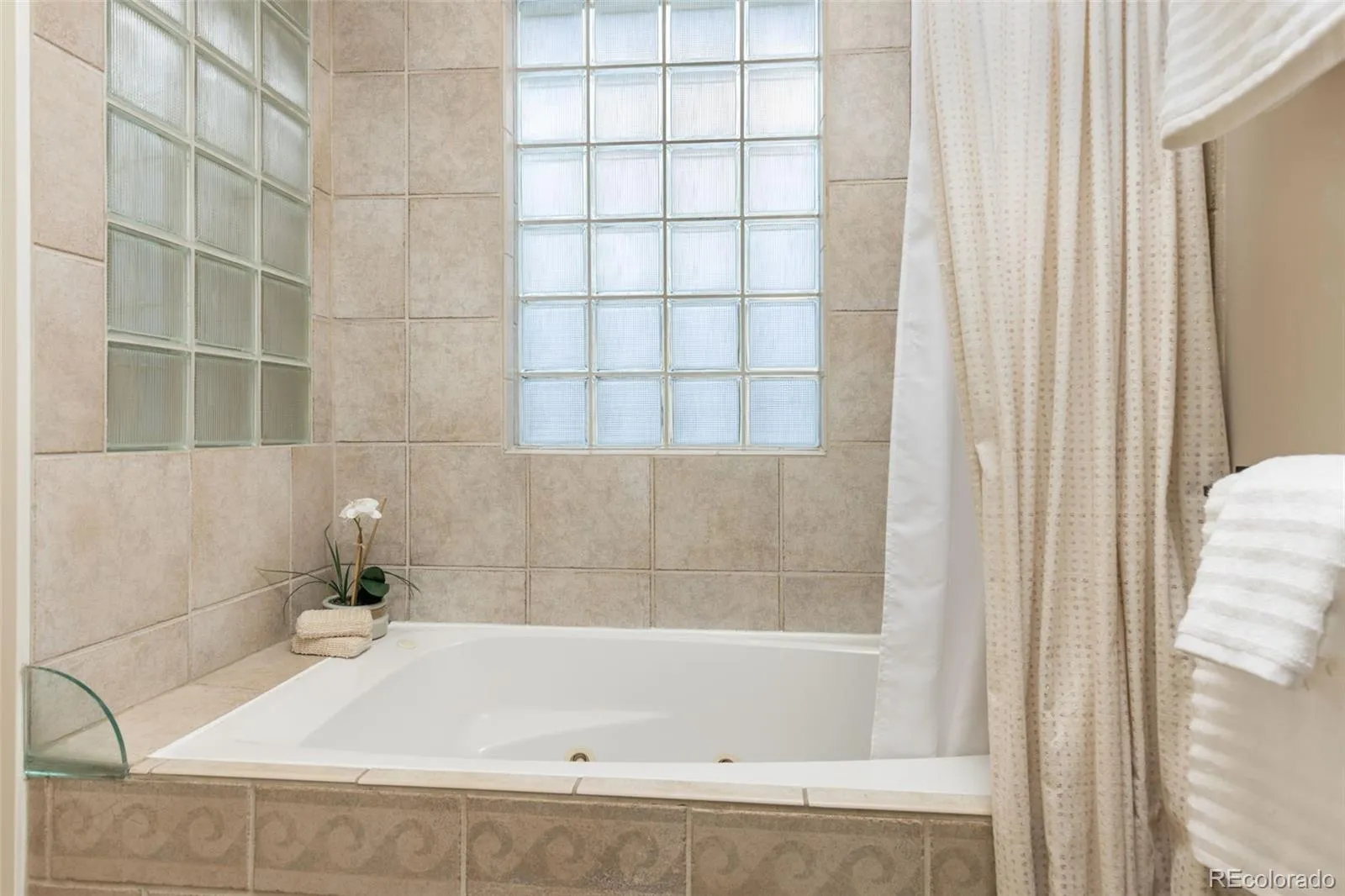 2257 Ivanhoe Street Denver CO 80207 MLS #REC4908552 05142026211734 1600 12