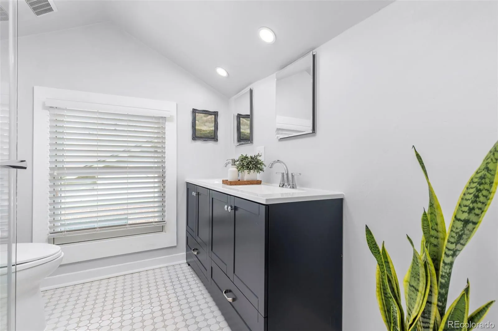 2257 Ivanhoe Street Denver CO 80207 MLS #REC4908552 05142026211734 1600 16