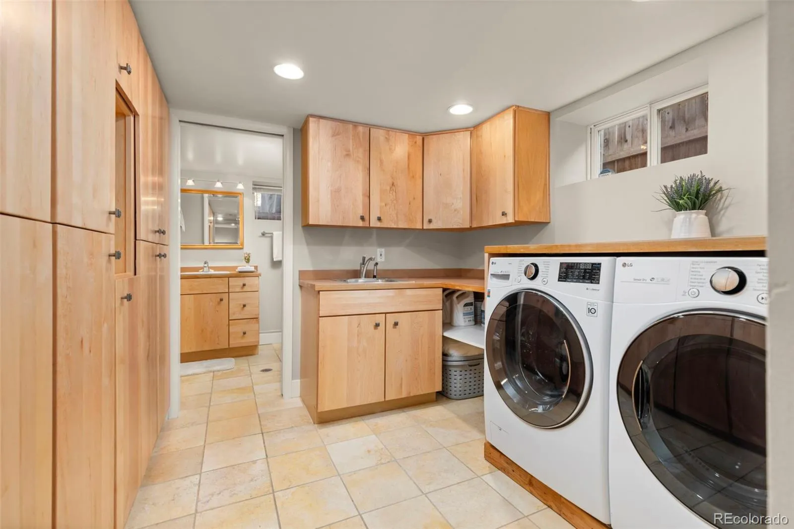 2257 Ivanhoe Street Denver CO 80207 MLS #REC4908552 05142026211734 1600 23