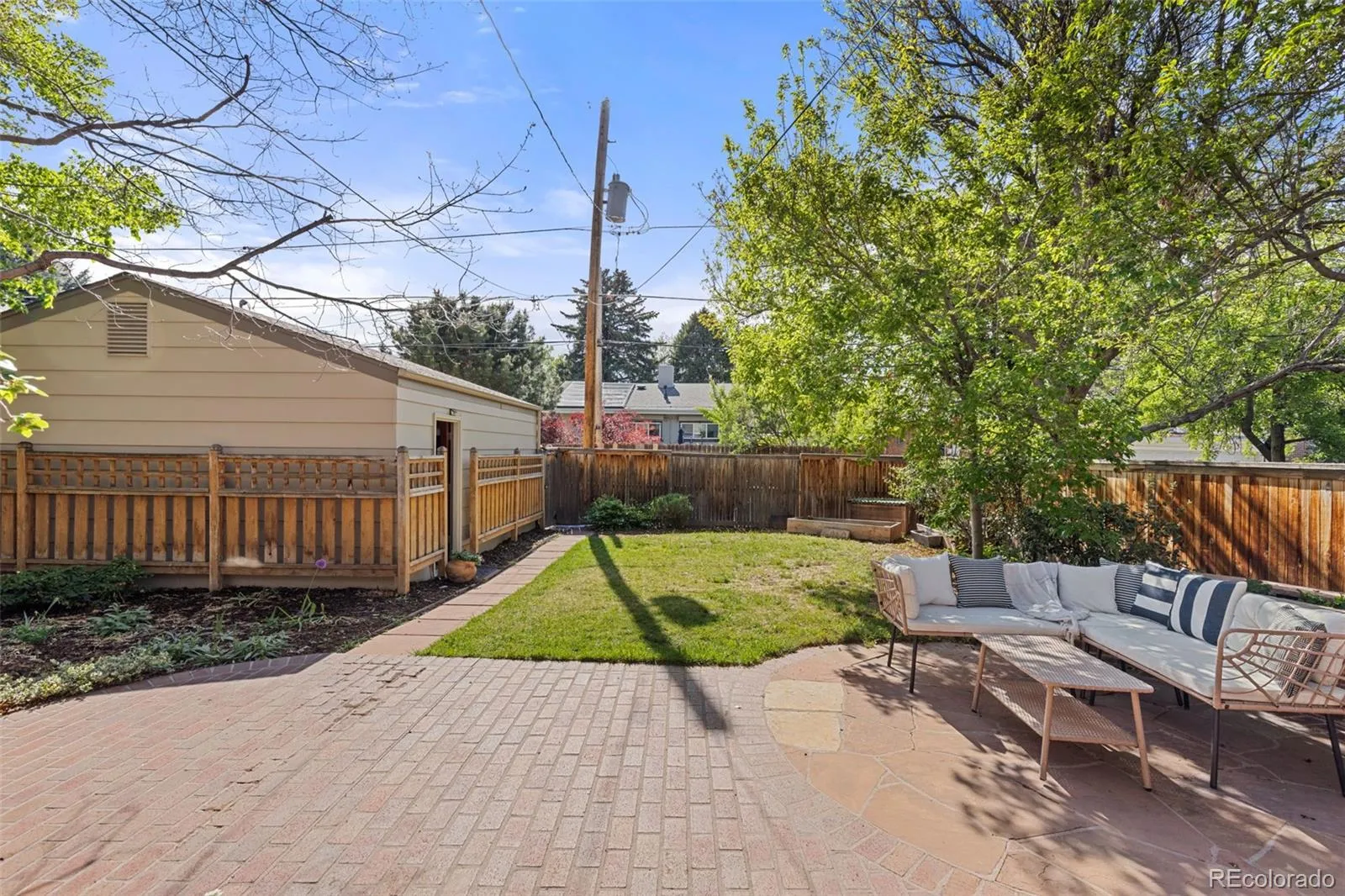 2257 Ivanhoe Street Denver CO 80207 MLS #REC4908552 05142026211734 1600 26