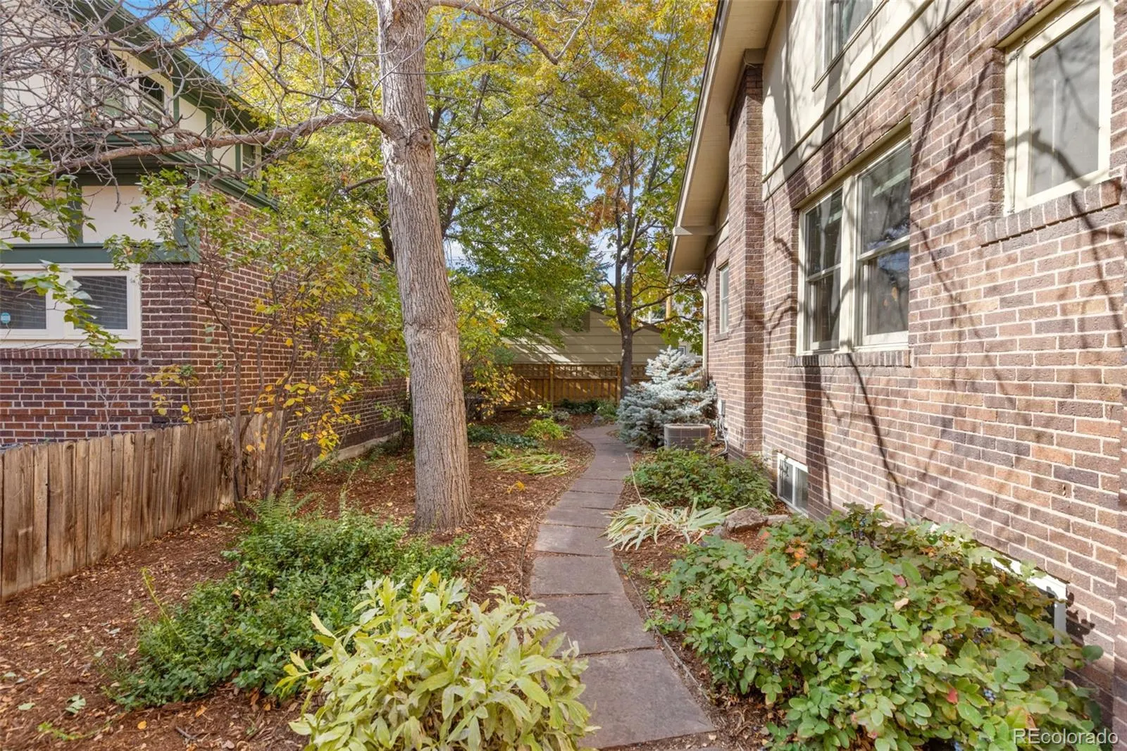2257 Ivanhoe Street Denver CO 80207 MLS #REC4908552 05142026211734 1600 27