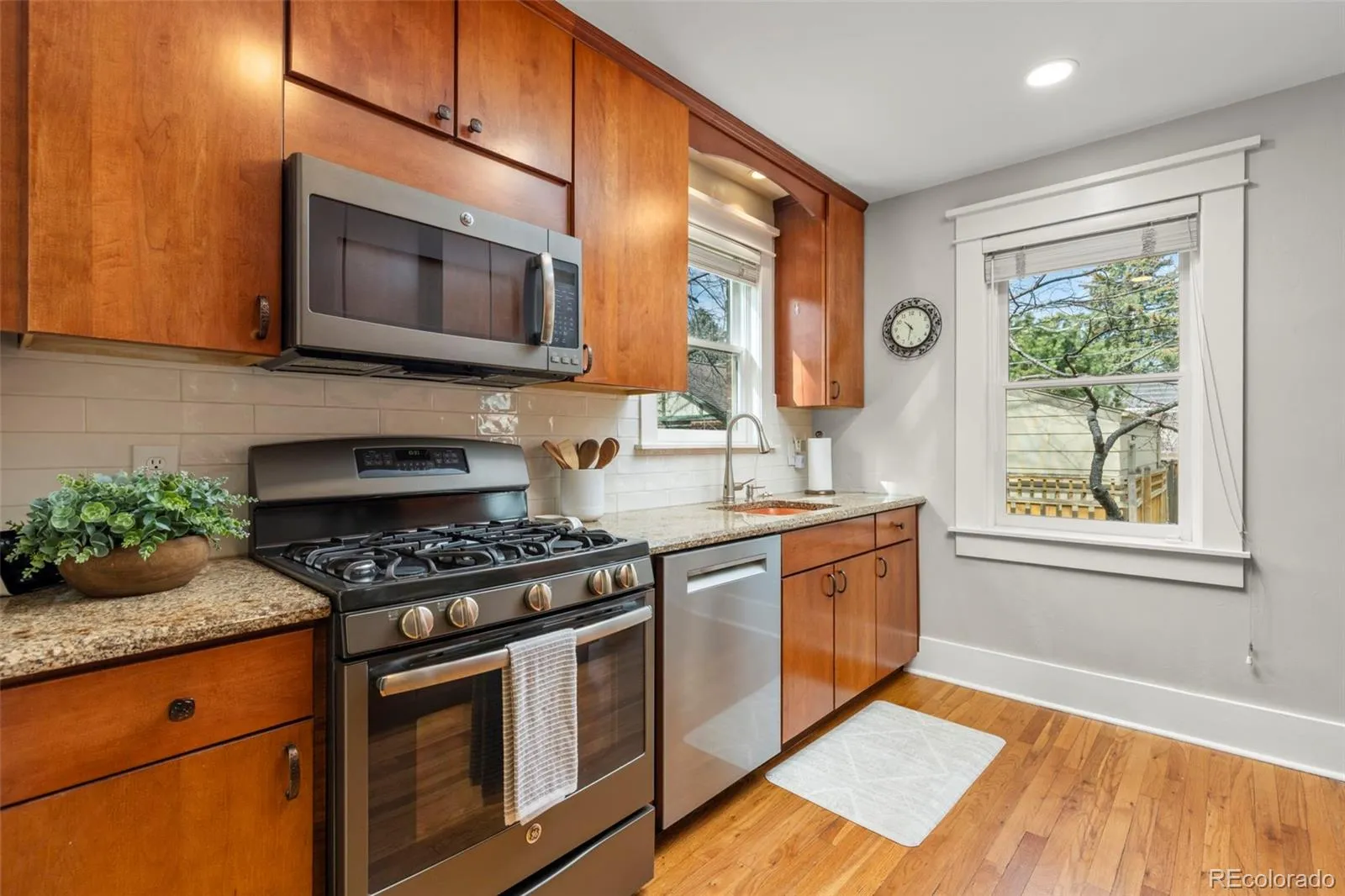 2257 Ivanhoe Street Denver CO 80207 MLS #REC4908552 05142026211734 1600 7