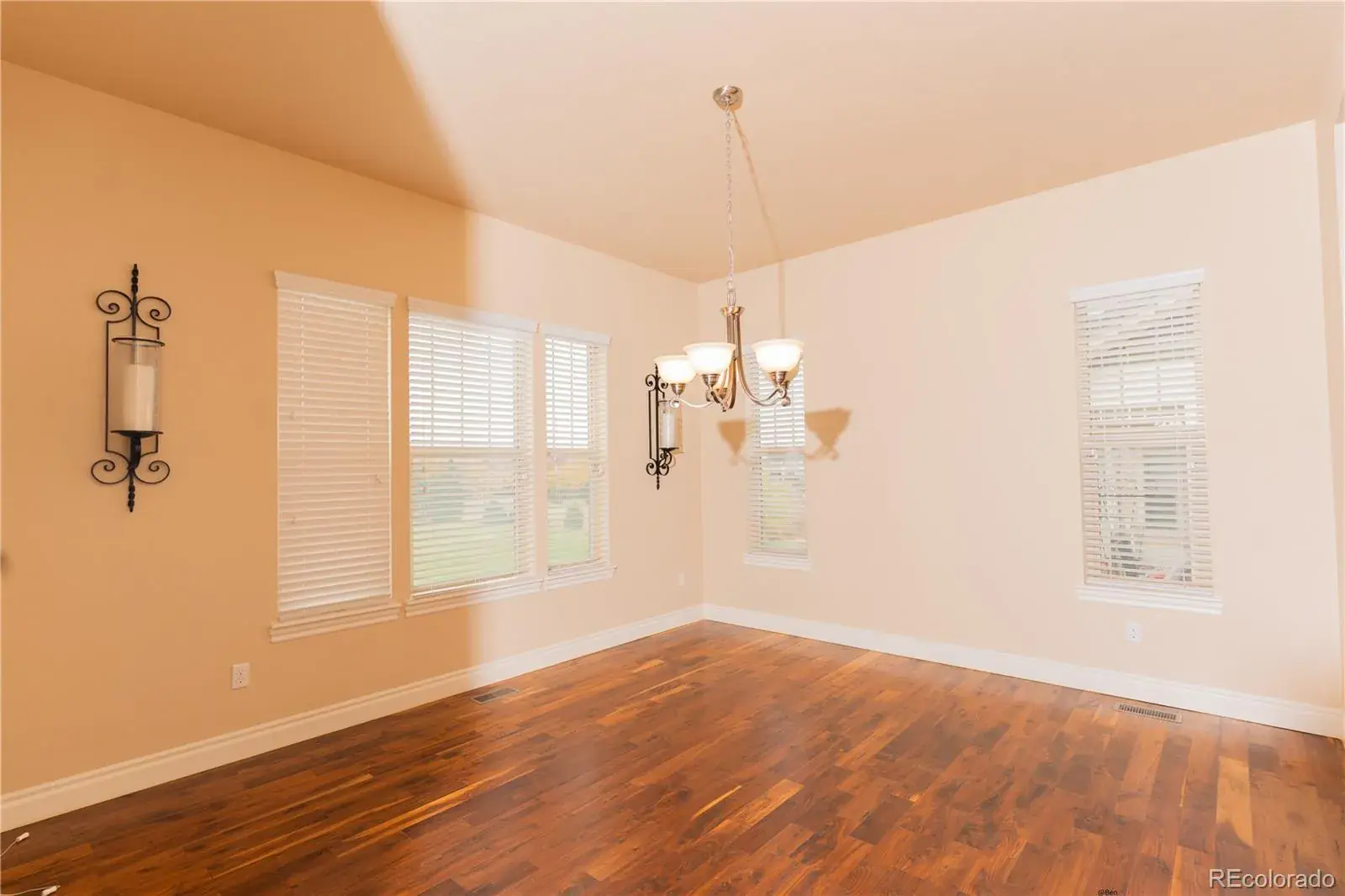 10132025010415 1600 18