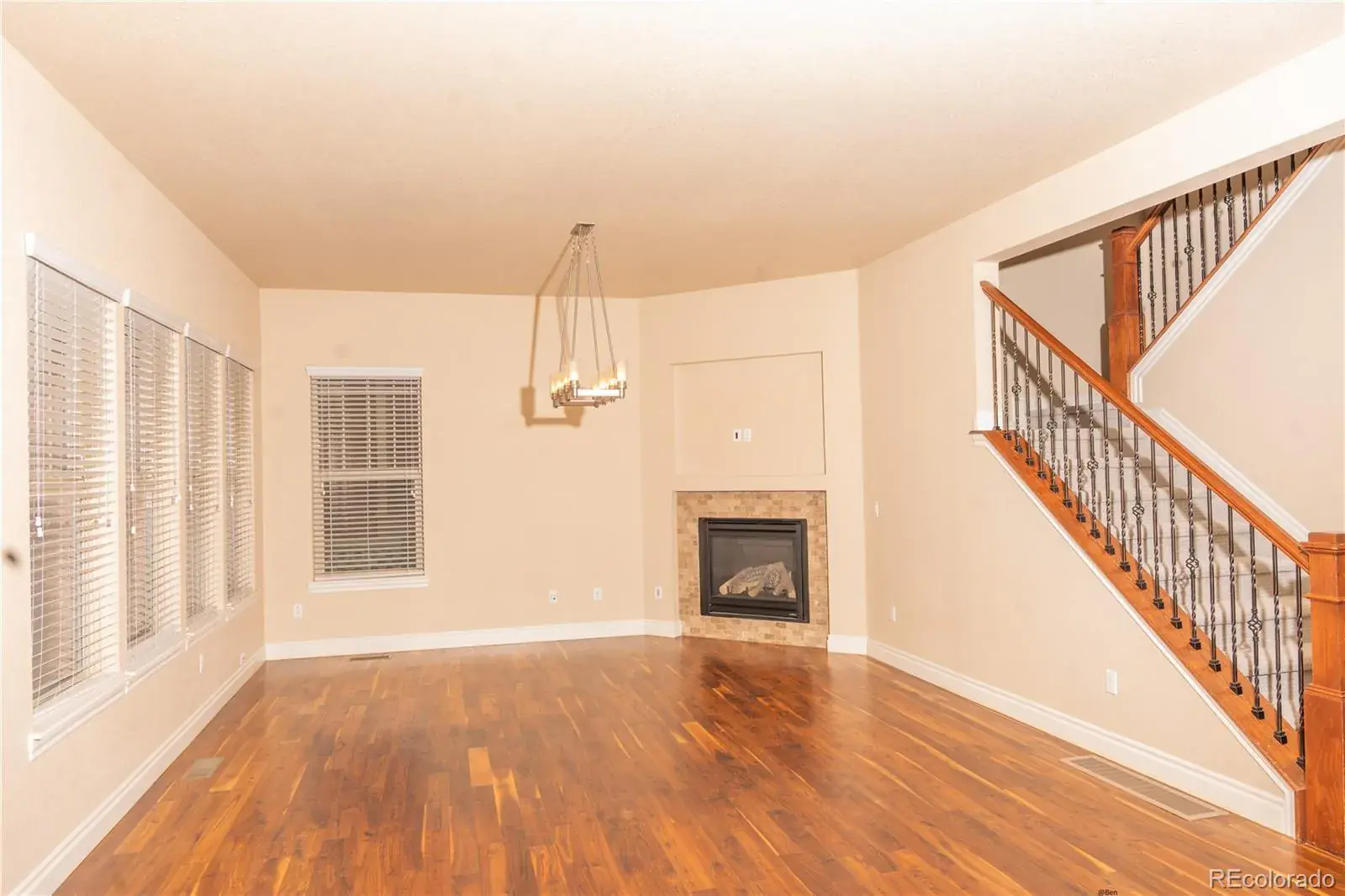 10132025010415 1600 2