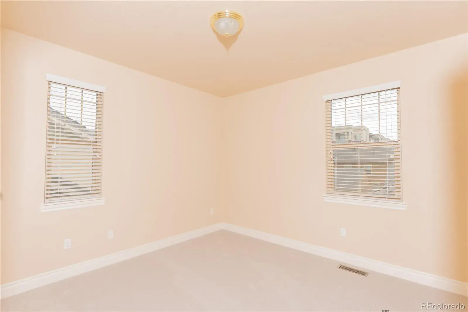 10132025010415 1600 30