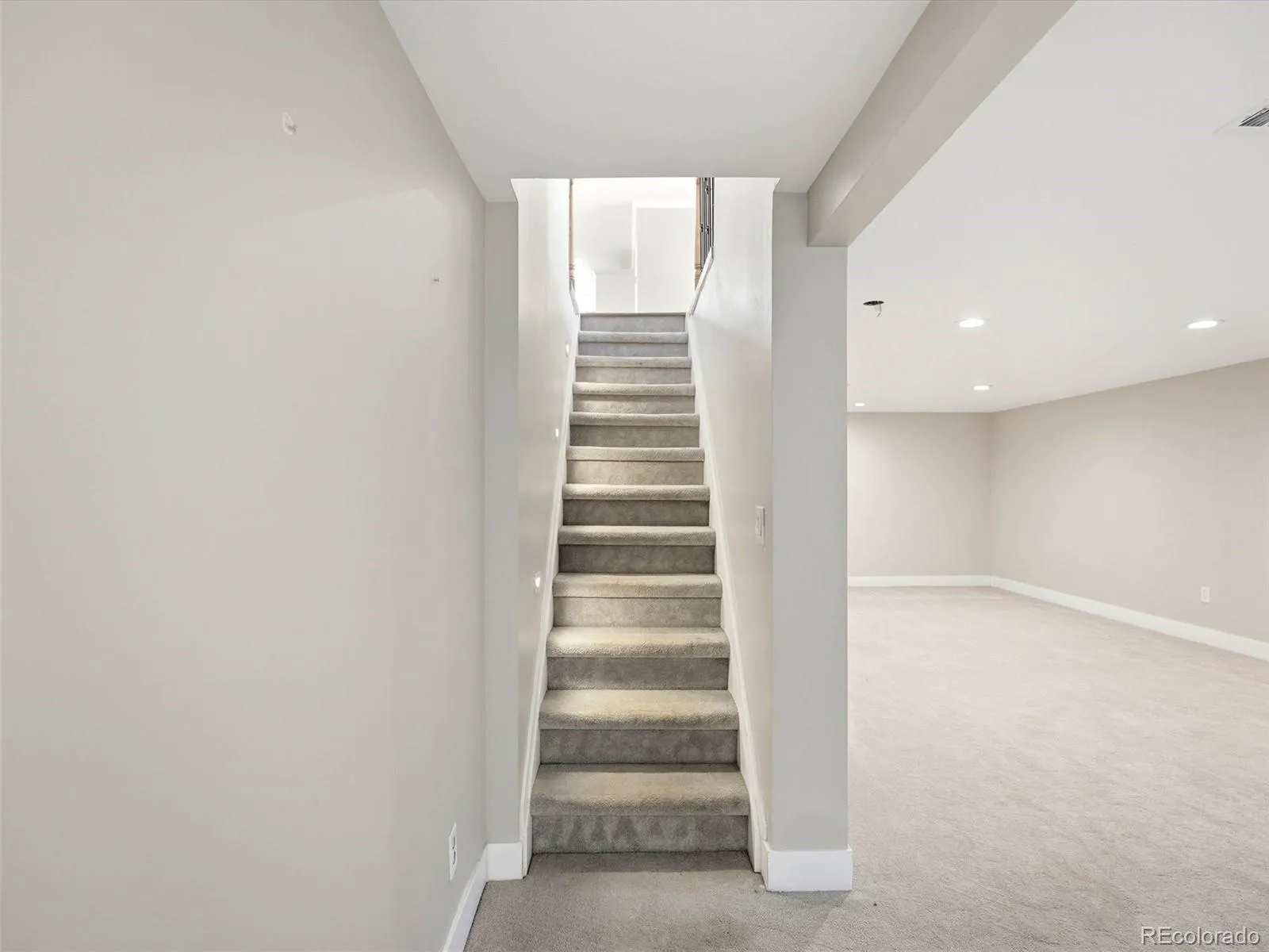 2758 S Ingalls Way Denver CO 80227 MLS #REC4909387 04252026160626 1600 24