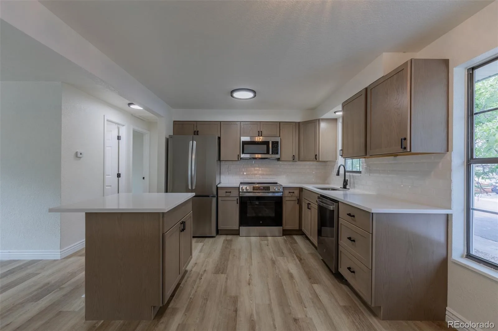 7844 W Ontario Place Littleton CO 80128 | MLS #REC4912877 08052026174808 1600 18