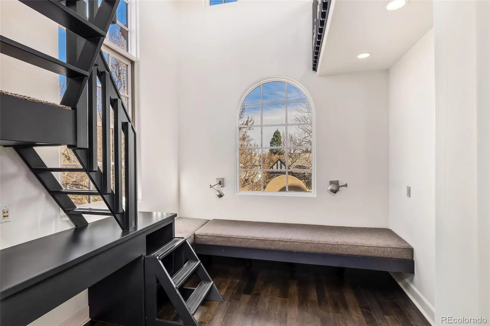 04062026153248 1600 21