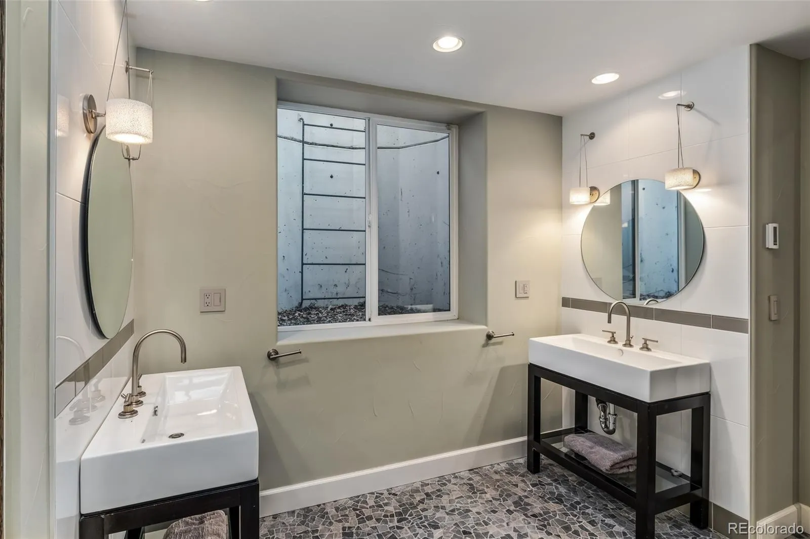 04062026153248 1600 32