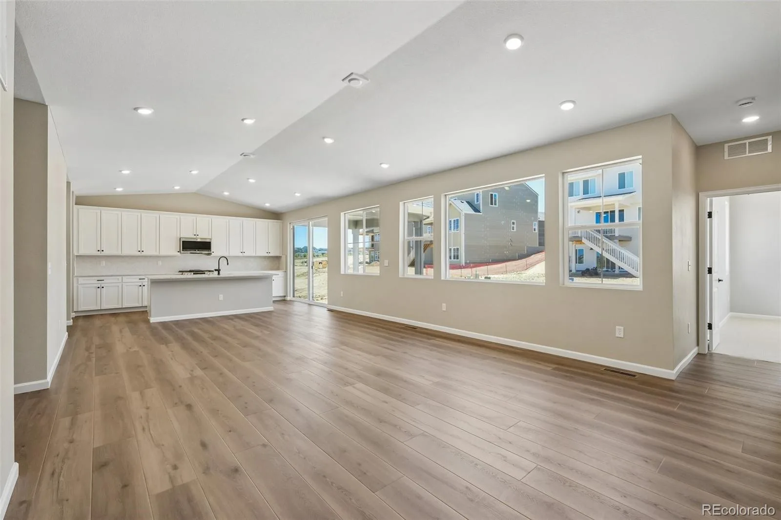 24406 E 35th Drive Aurora CO 80019 | MLS #REC4918714 07142026202712 1600 3