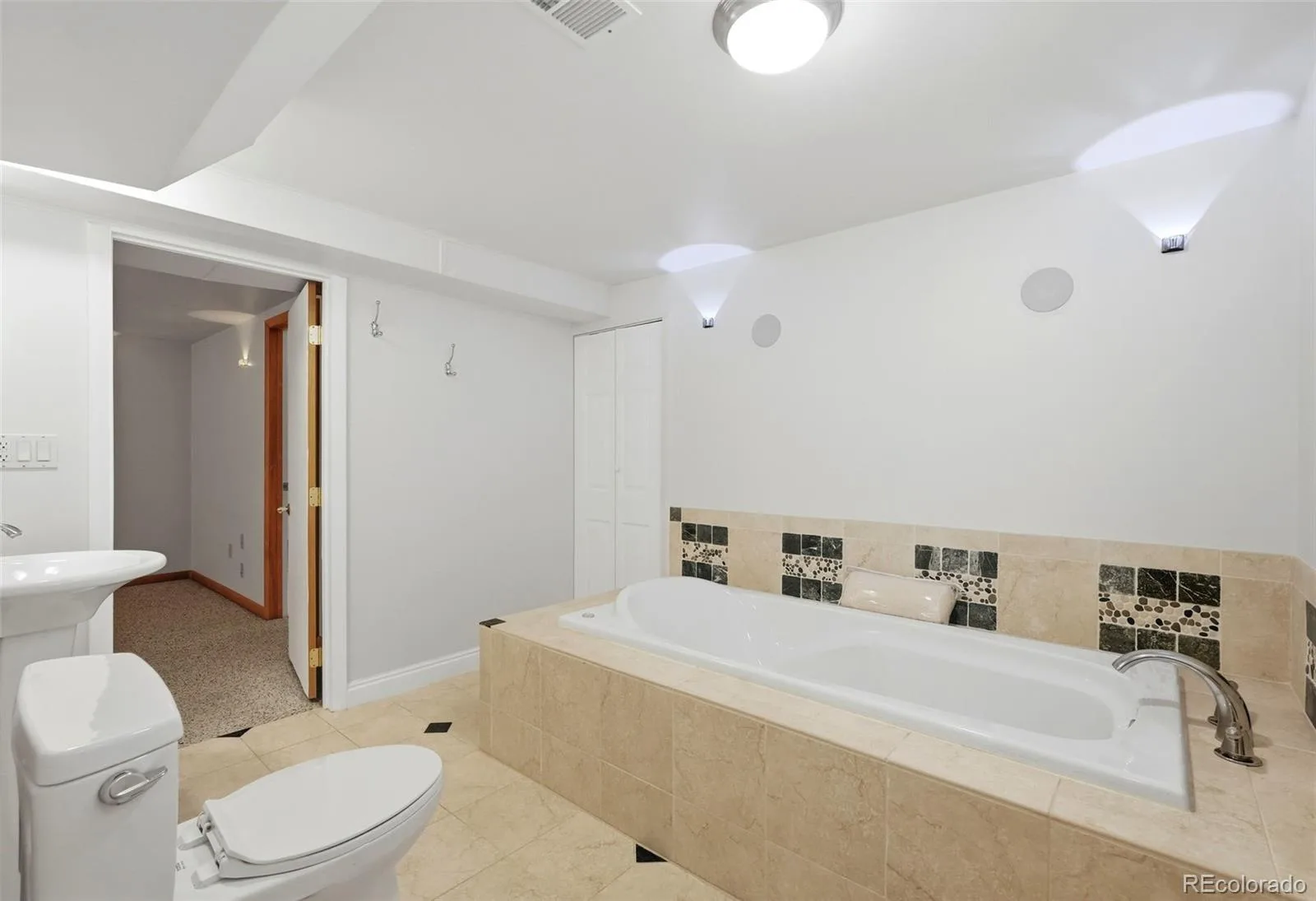 4748 S Washington Street Englewood CO 80113 | MLS #REC4926606 09262026010124 1600 30