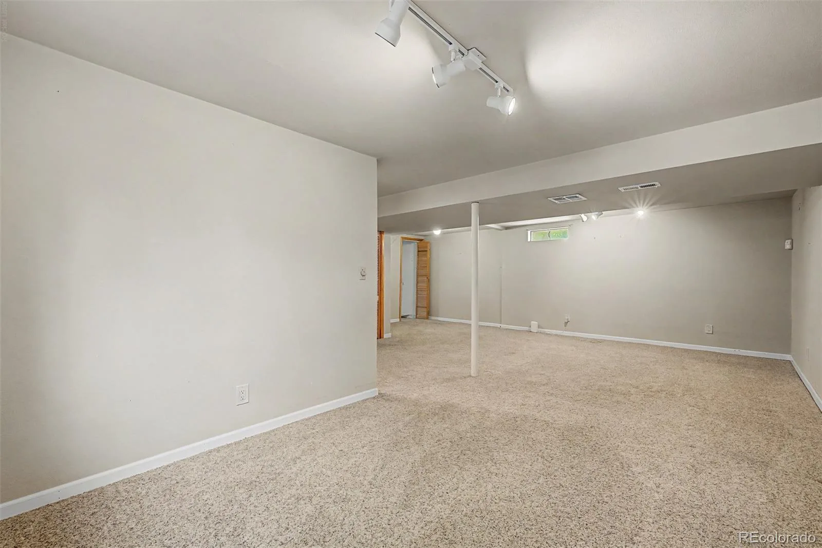 888 S Owens Court Lakewood CO 80226 | MLS #REC4941331 08032026160100 1600 19