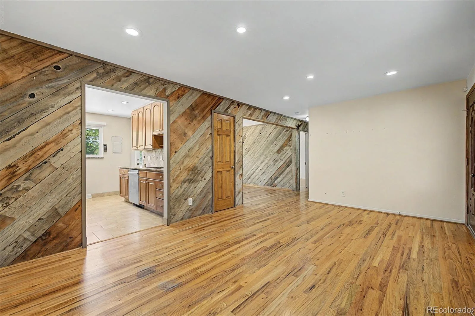 888 S Owens Court Lakewood CO 80226 | MLS #REC4941331 08032026160100 1600 4