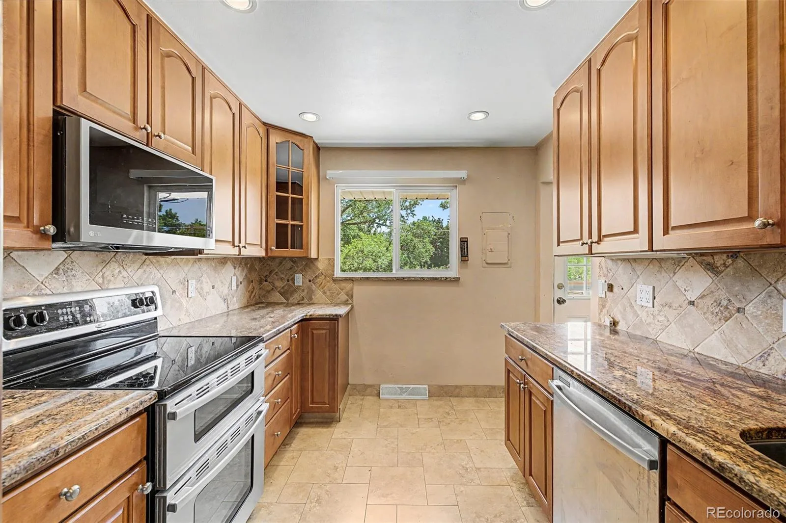888 S Owens Court Lakewood CO 80226 | MLS #REC4941331 08032026160100 1600 7