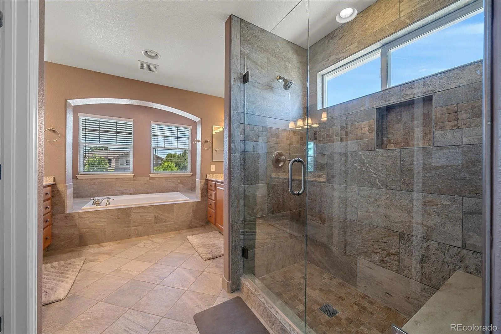 24765 E Crestline Place Aurora CO 80016 MLS #REC4951468 06172026213154 1600 18