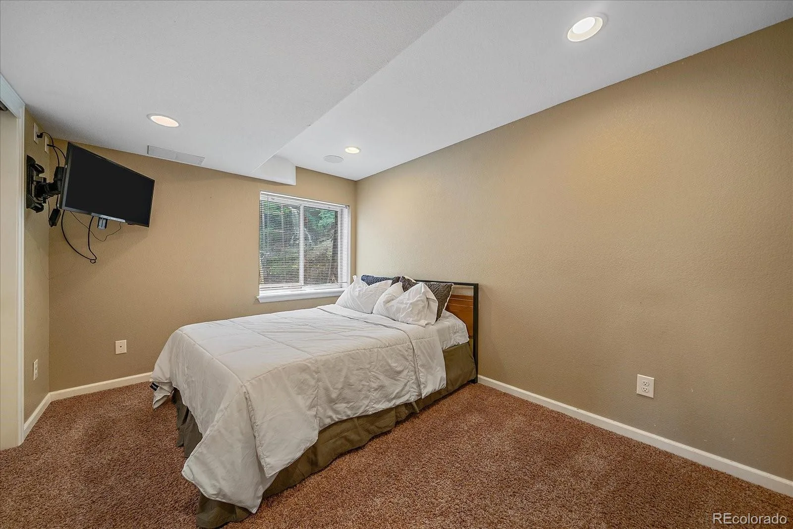 24765 E Crestline Place Aurora CO 80016 MLS #REC4951468 06172026213154 1600 33