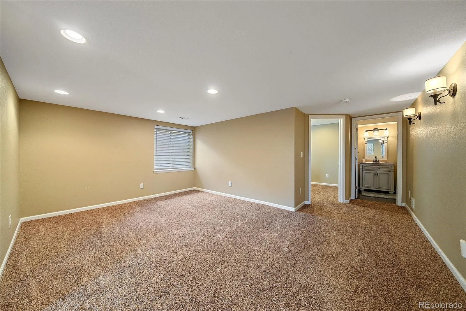 24765 E Crestline Place Aurora CO 80016 MLS #REC4951468 06172026213154 1600 34
