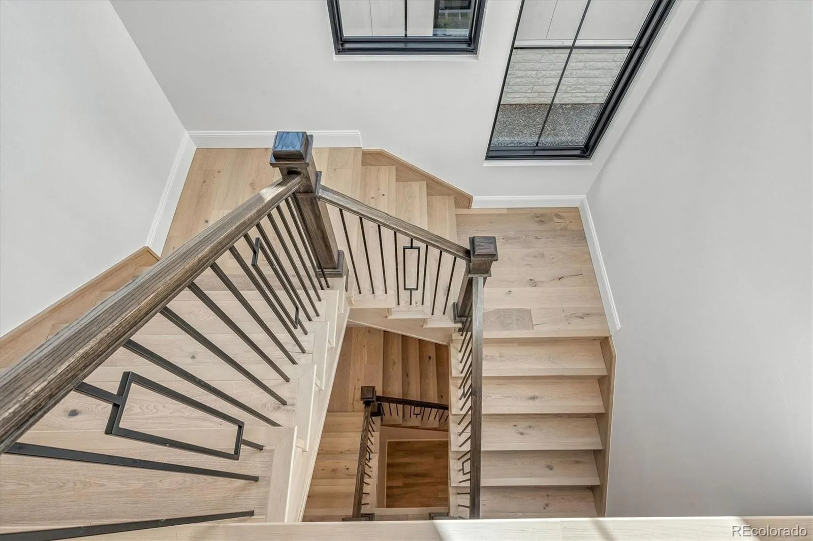 04152026224159 1600 34