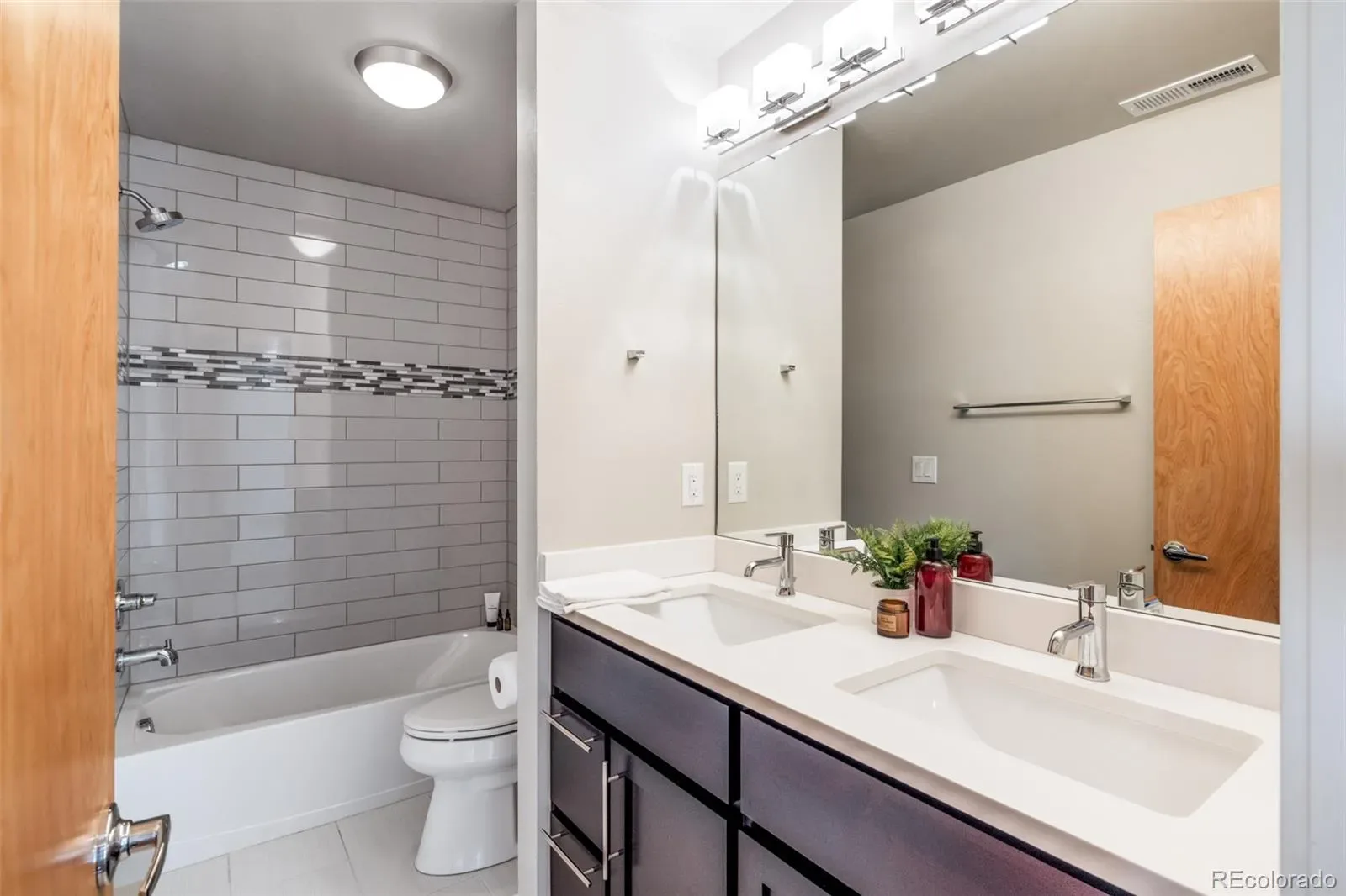 03192026073927 1600 18