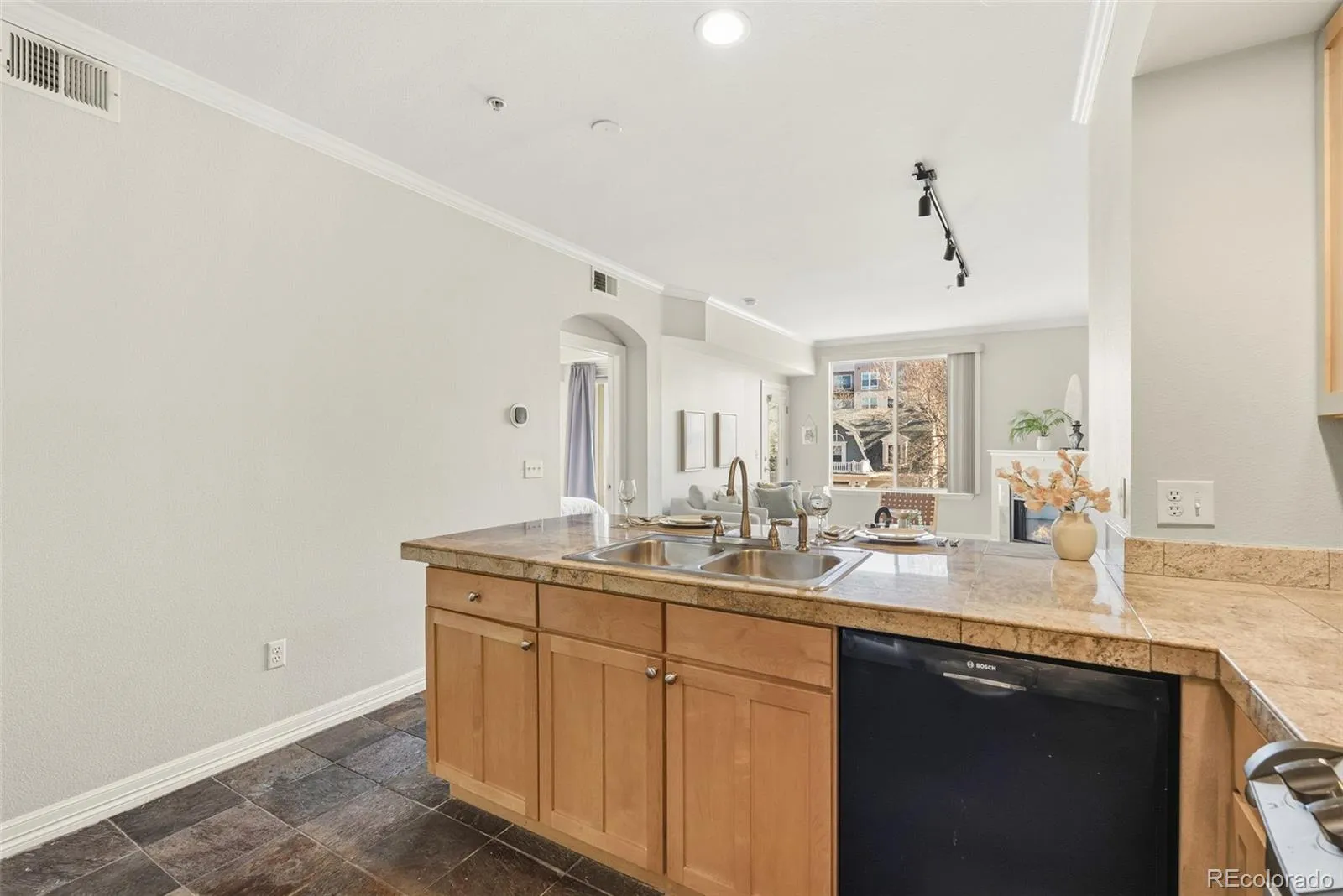 04012026133602 1600 8