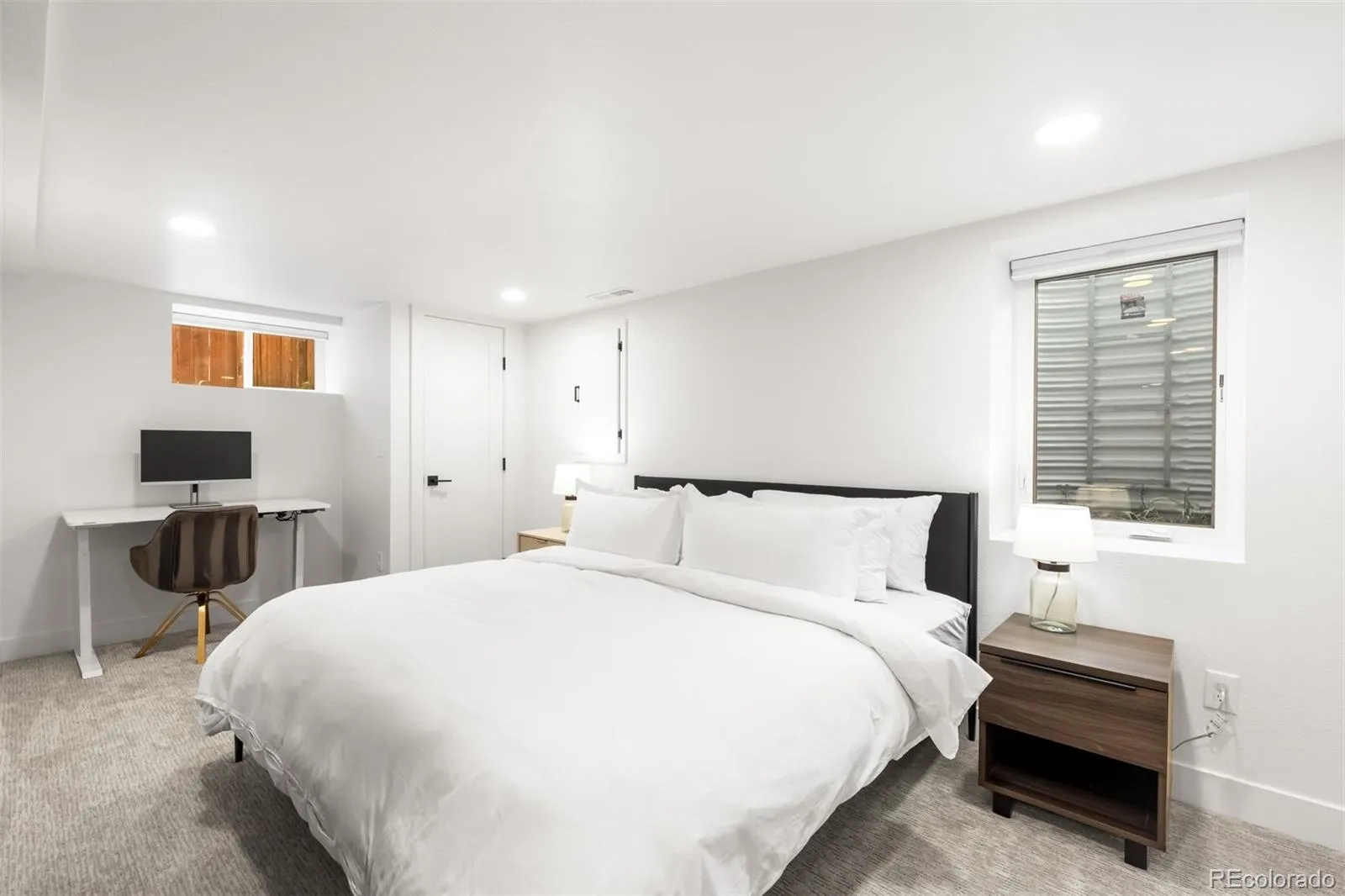 04172026205921 1600 24