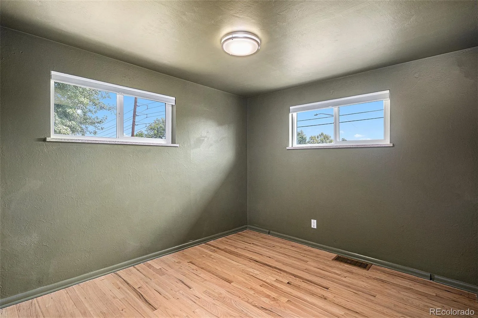 5445 Vallejo Street Denver CO 80221 | MLS #REC4972350 09232026052942 1600 15