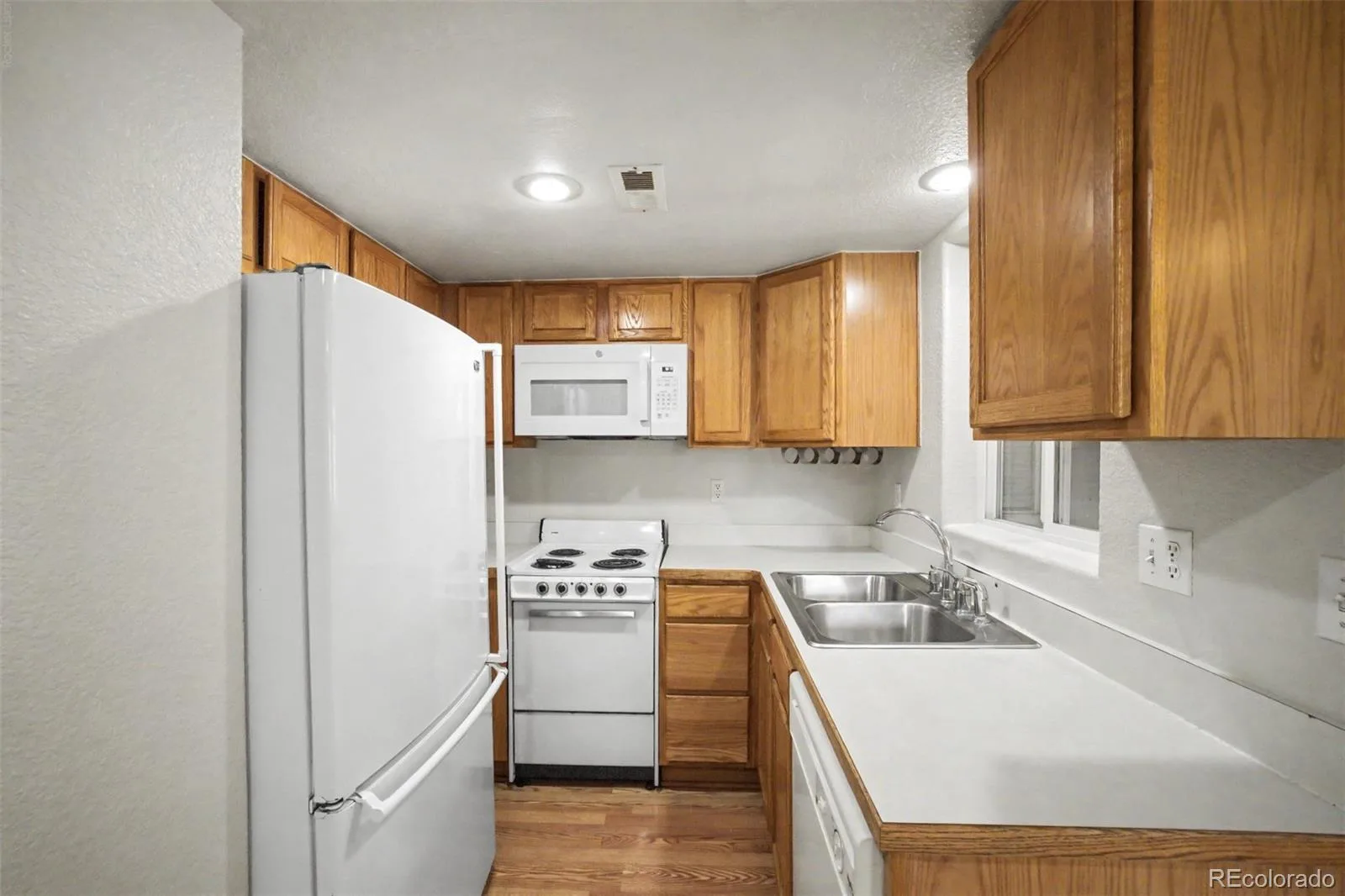 960 S Dawson Way #1 Aurora CO 80012 | MLS #REC4974703 08262026123216 1600 5