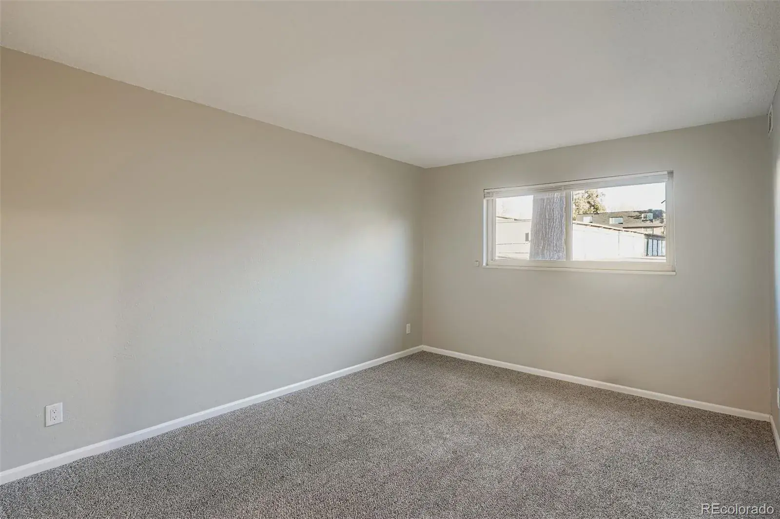 140 E Highline Circle #105 Centennial CO 80122 MLS #REC4977809 02232026220828 1600 37