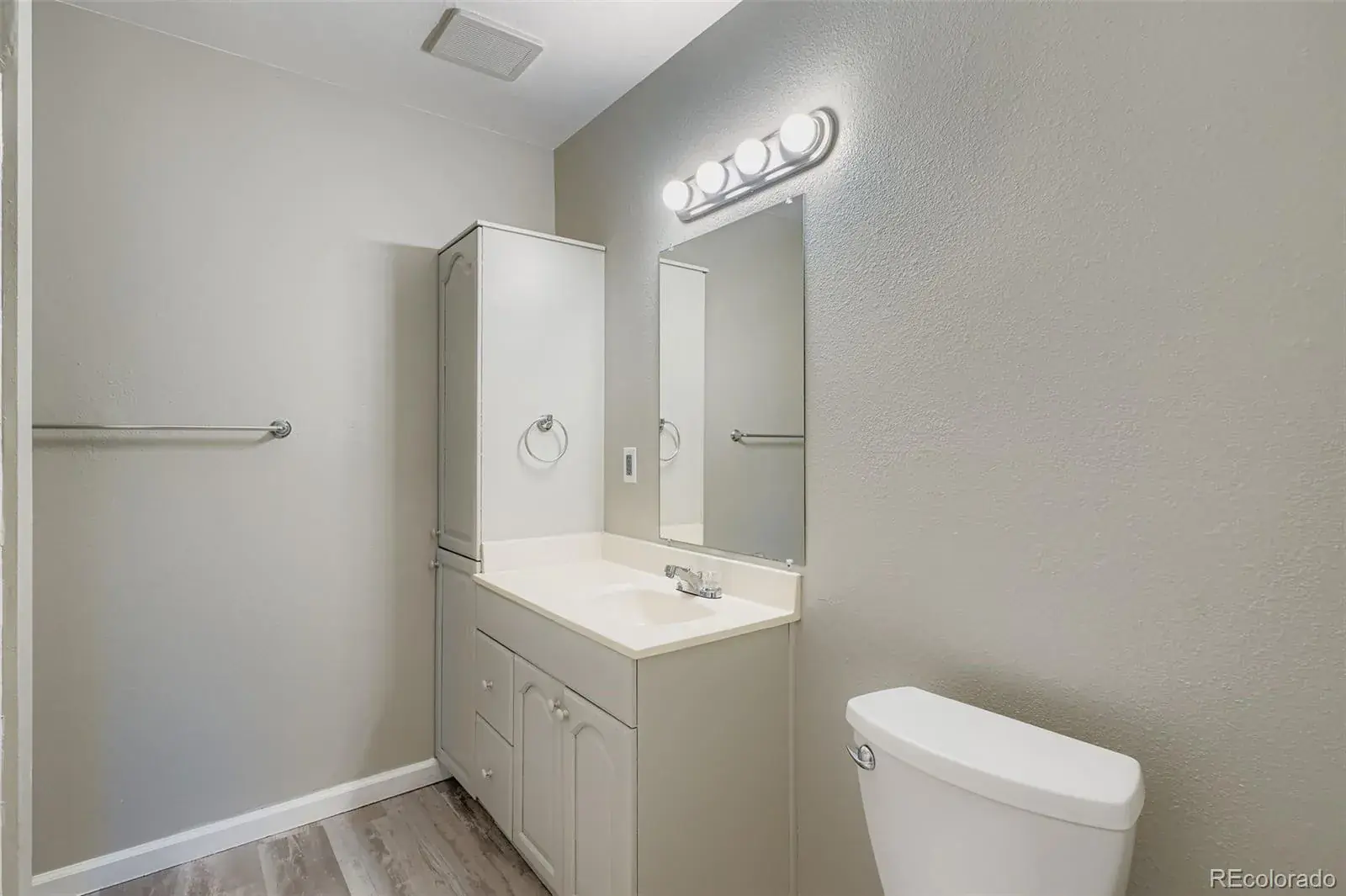 140 E Highline Circle #105 Centennial CO 80122 MLS #REC4977809 02232026220828 1600 39