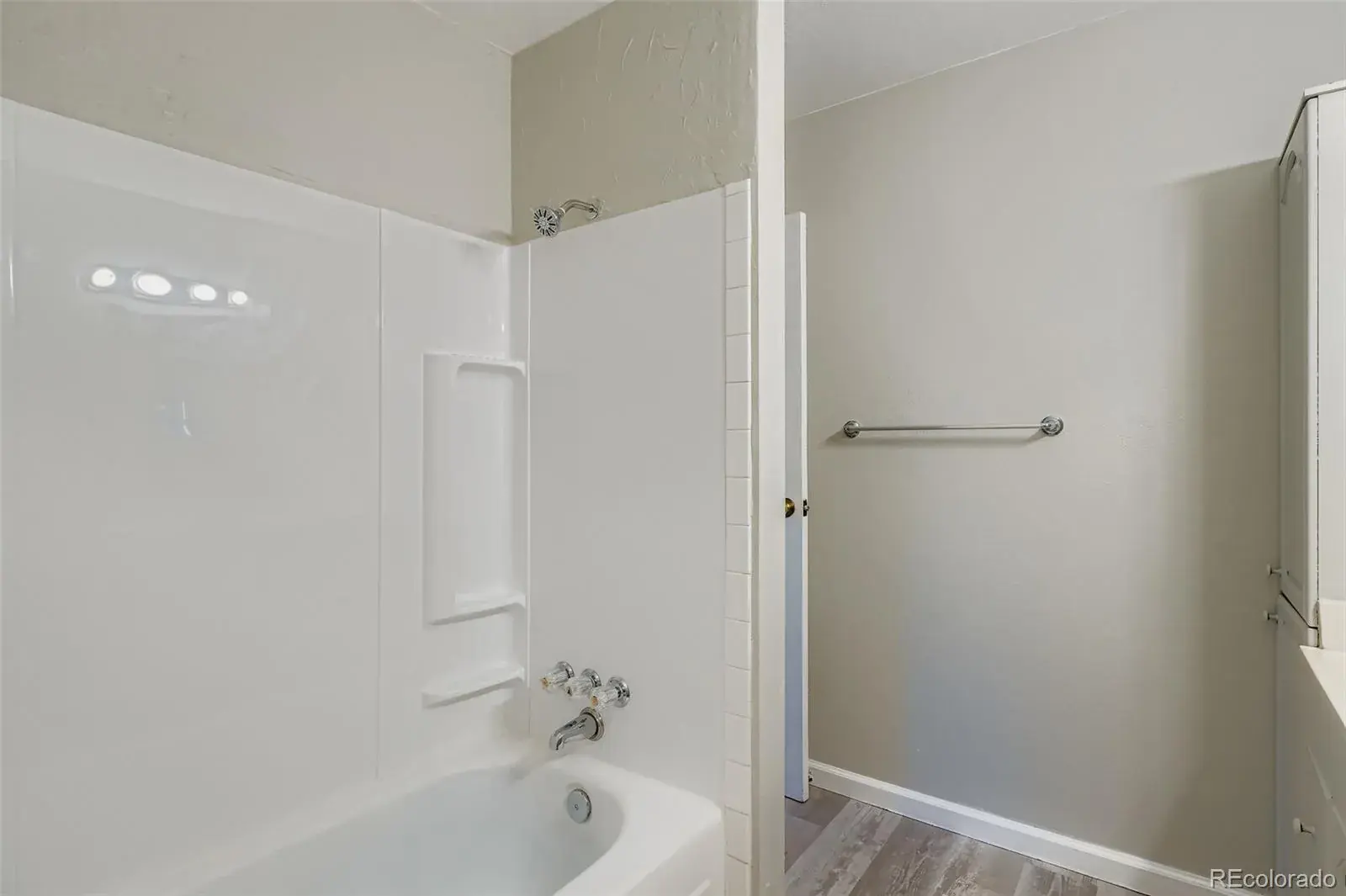 140 E Highline Circle #105 Centennial CO 80122 MLS #REC4977809 02232026220828 1600 40