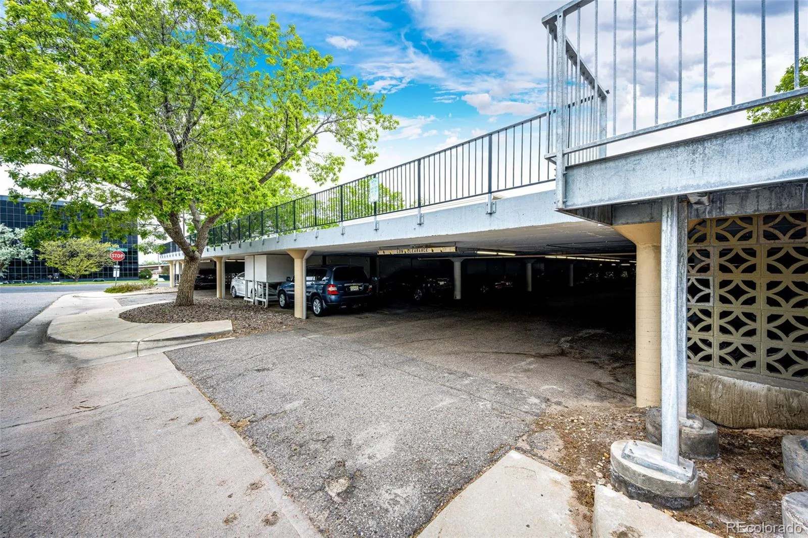 3082 S Wheeling Way #105 Aurora CO 80014 MLS #REC4979016 05292026222835 1600 27