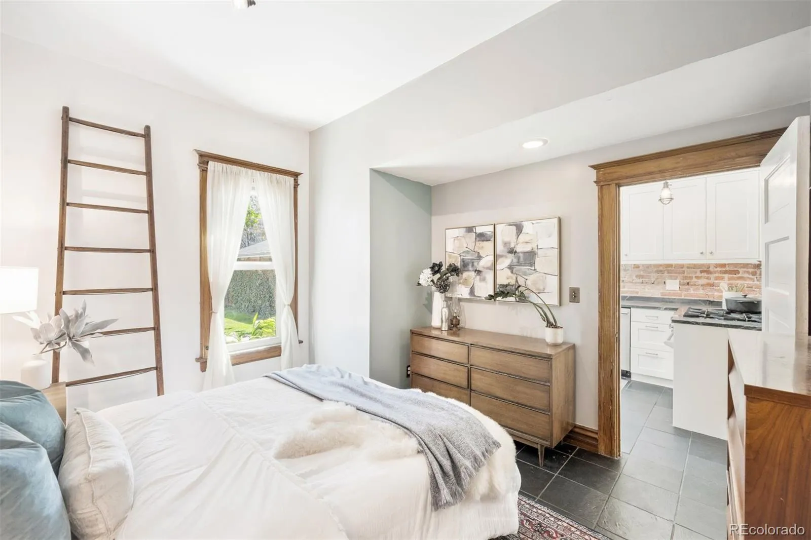 04162026225241 1600 19