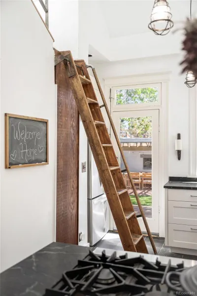 04162026225241 800 33