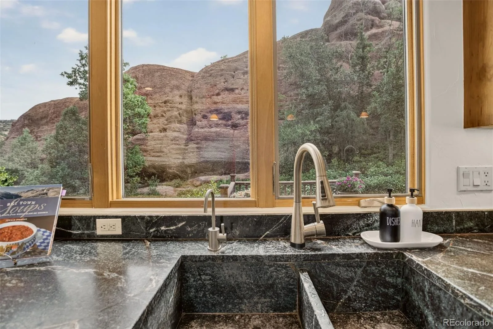 9193 S Buffalo Drive Littleton CO 80127 | MLS #REC4983777 08262026141739 1600 10