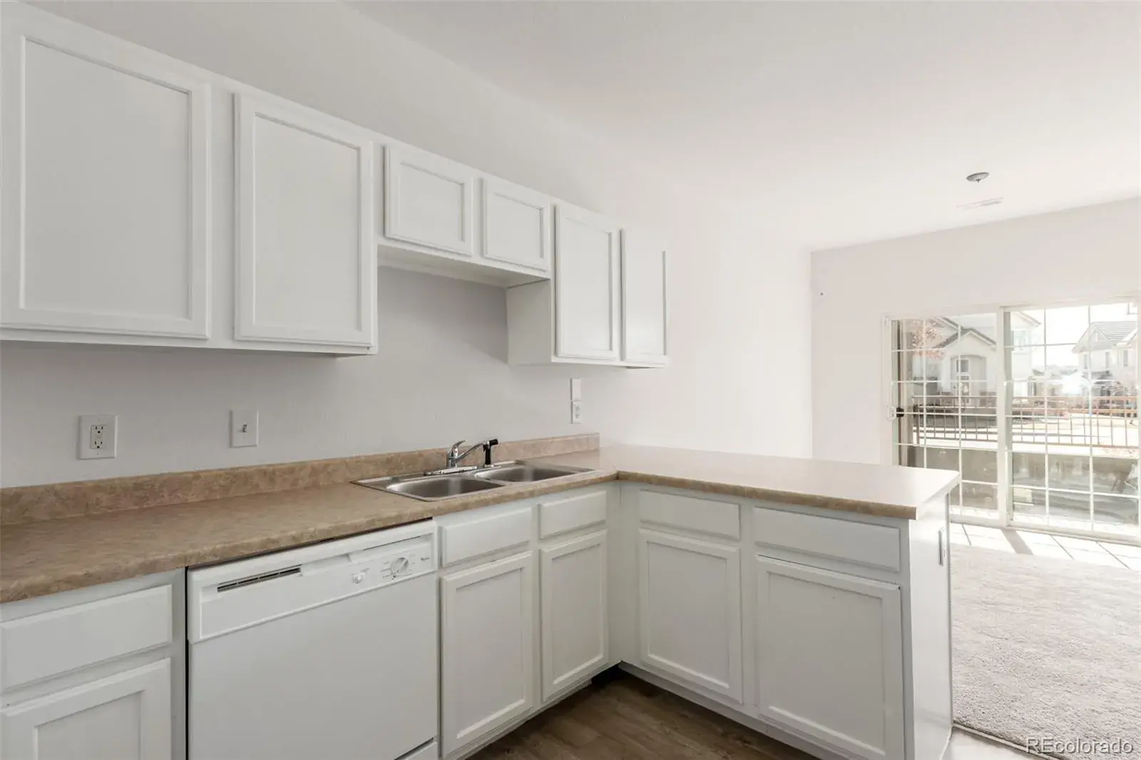 22545 E Ontario Drive #102 Aurora CO 80016 MLS #REC4984626 02192026050849 1600 14