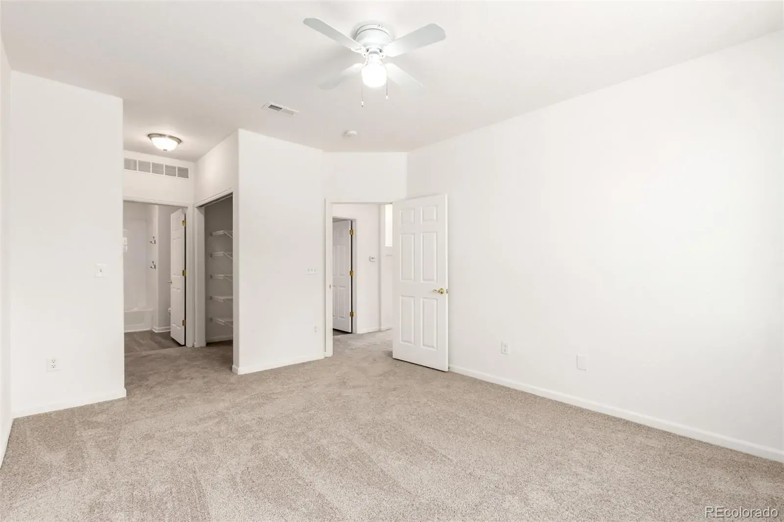 22545 E Ontario Drive #102 Aurora CO 80016 MLS #REC4984626 02192026050849 1600 18