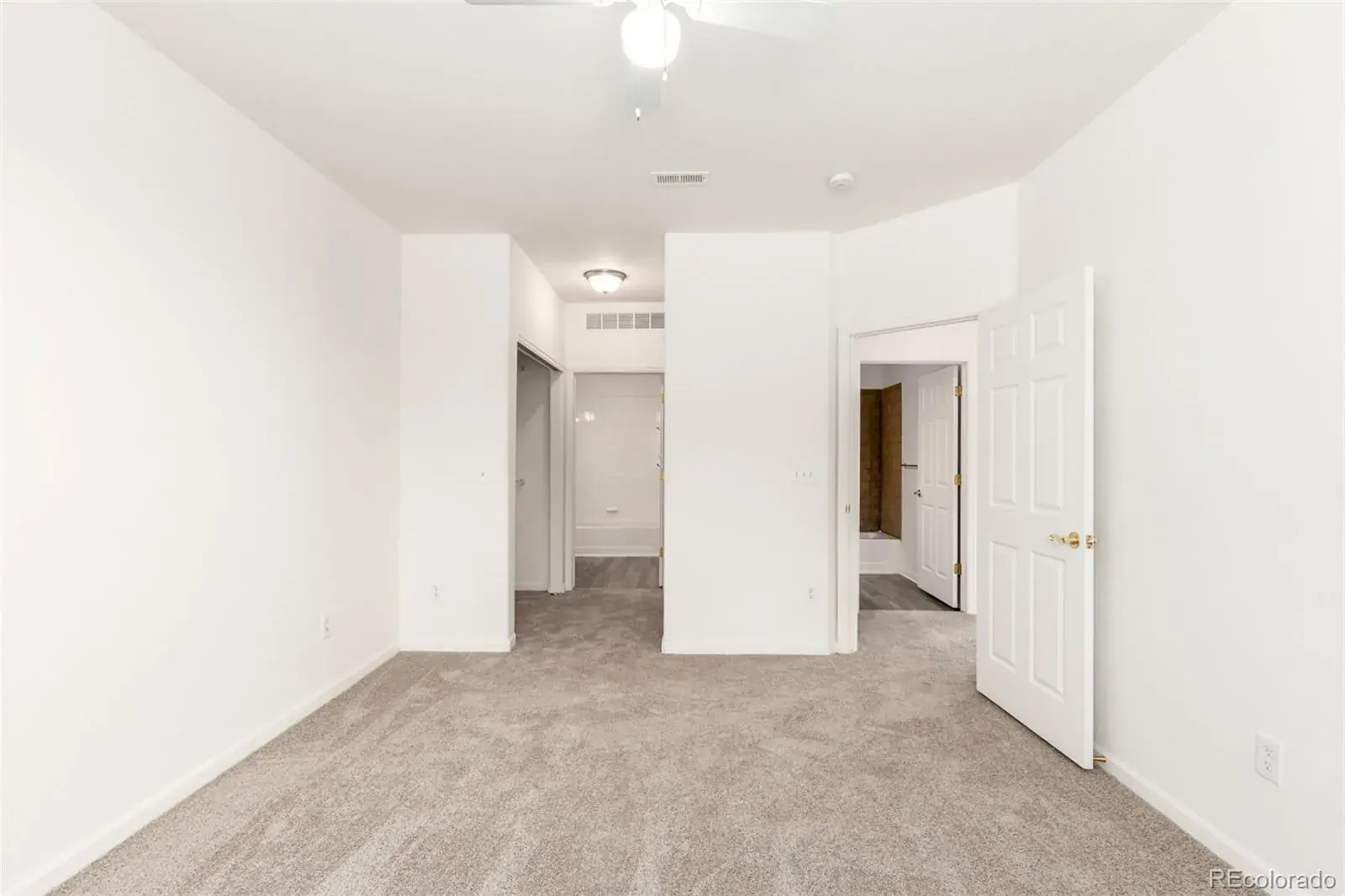 22545 E Ontario Drive #102 Aurora CO 80016 MLS #REC4984626 02192026050849 1600 19