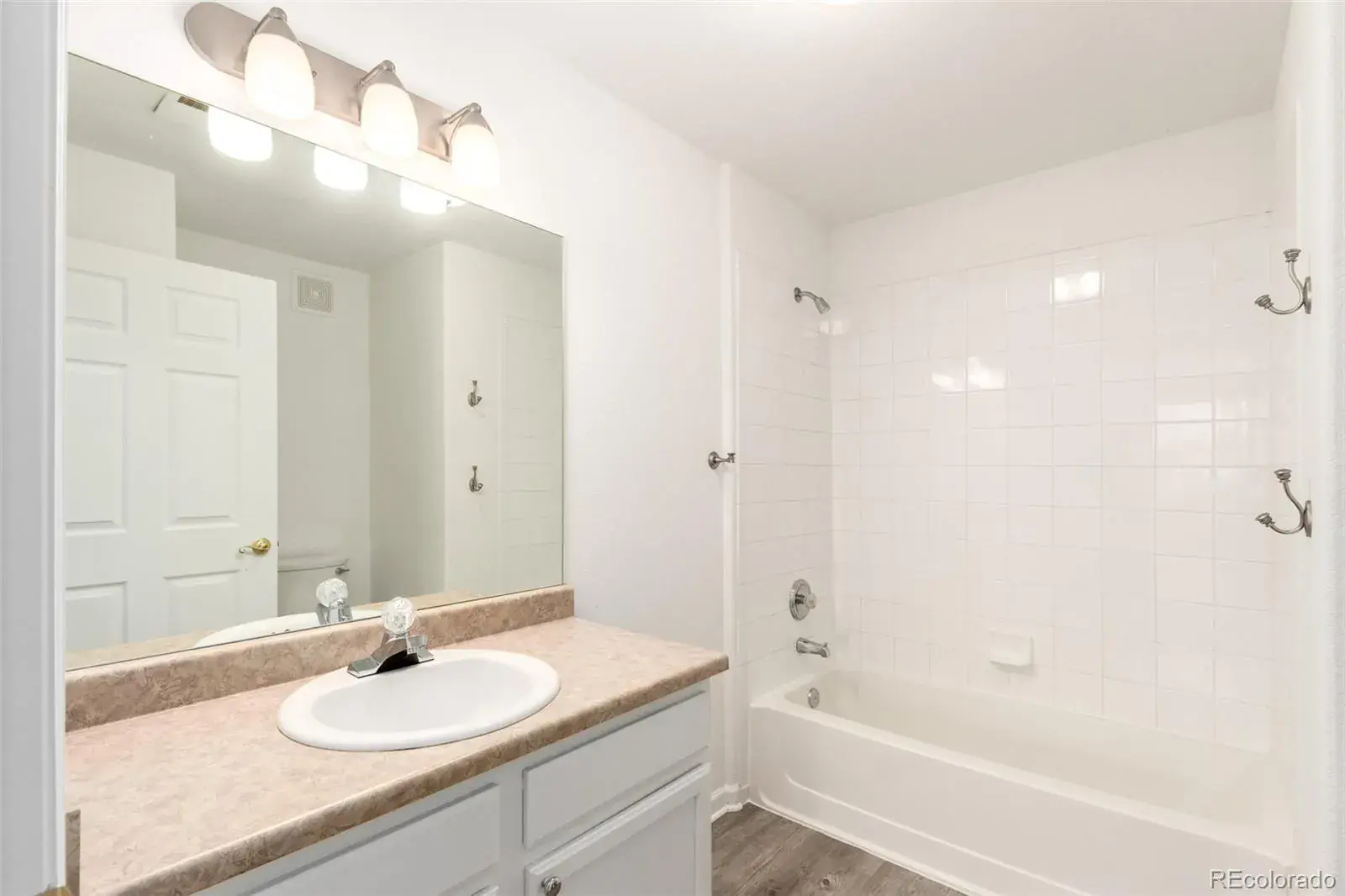 22545 E Ontario Drive #102 Aurora CO 80016 MLS #REC4984626 02192026050849 1600 22