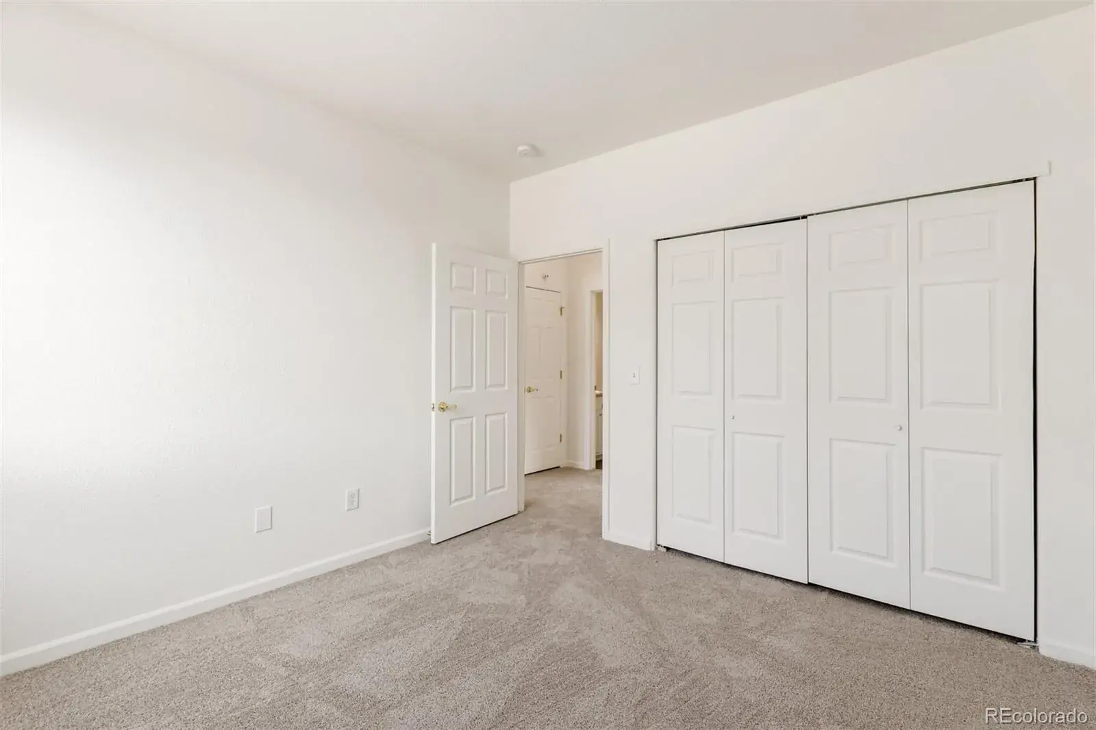22545 E Ontario Drive #102 Aurora CO 80016 MLS #REC4984626 02192026050849 1600 27