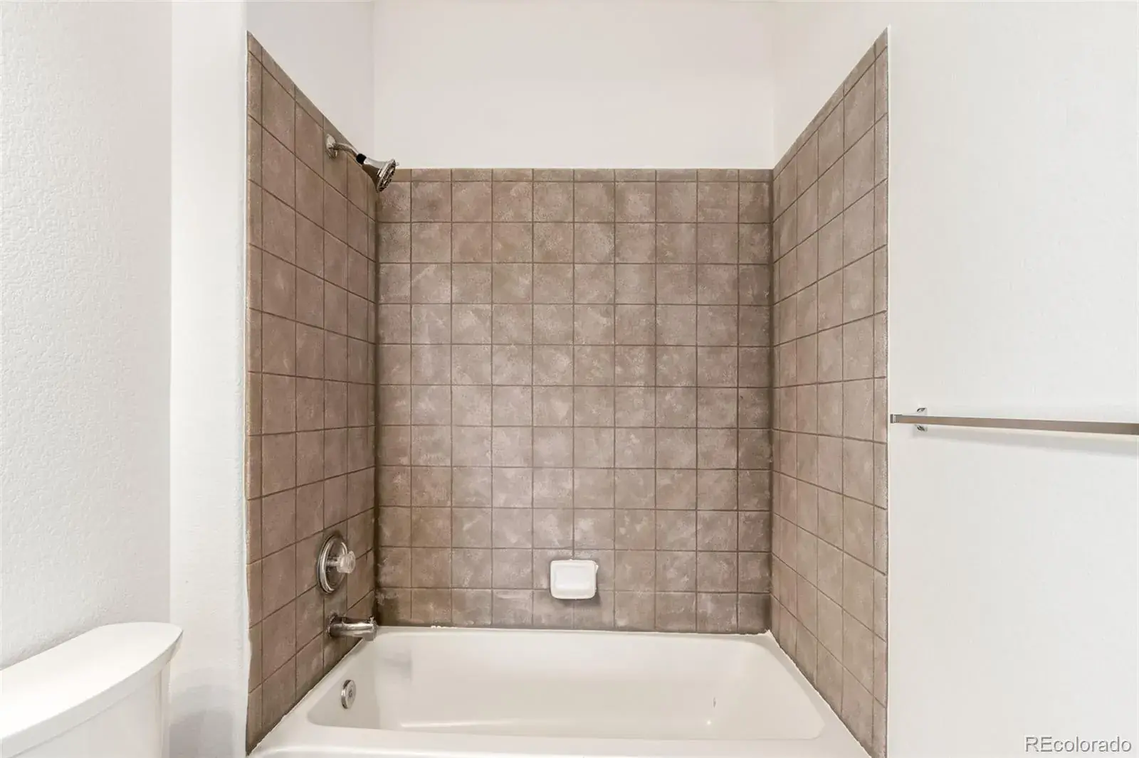 22545 E Ontario Drive #102 Aurora CO 80016 MLS #REC4984626 02192026050849 1600 31