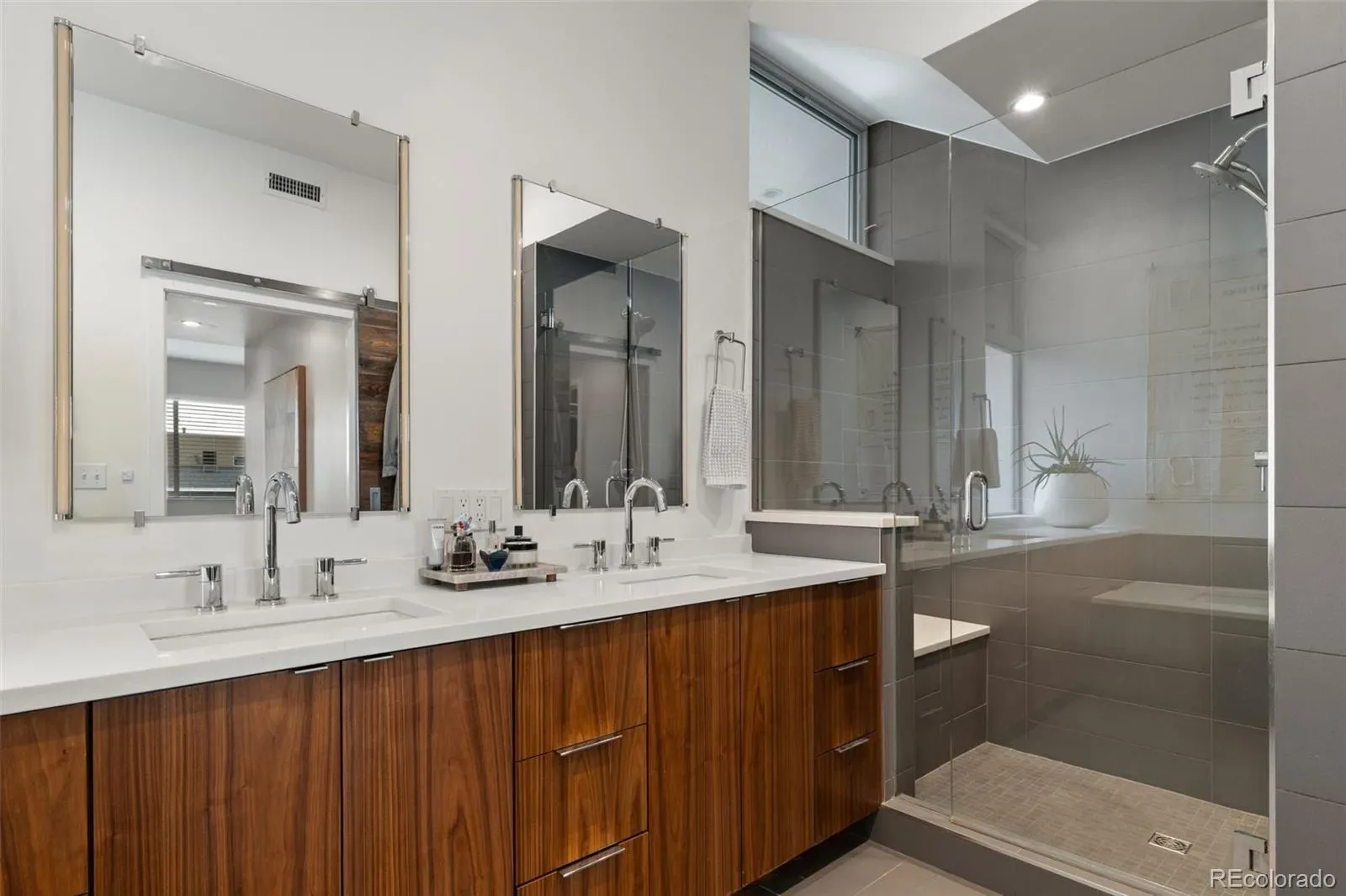 03102026002748 1600 20